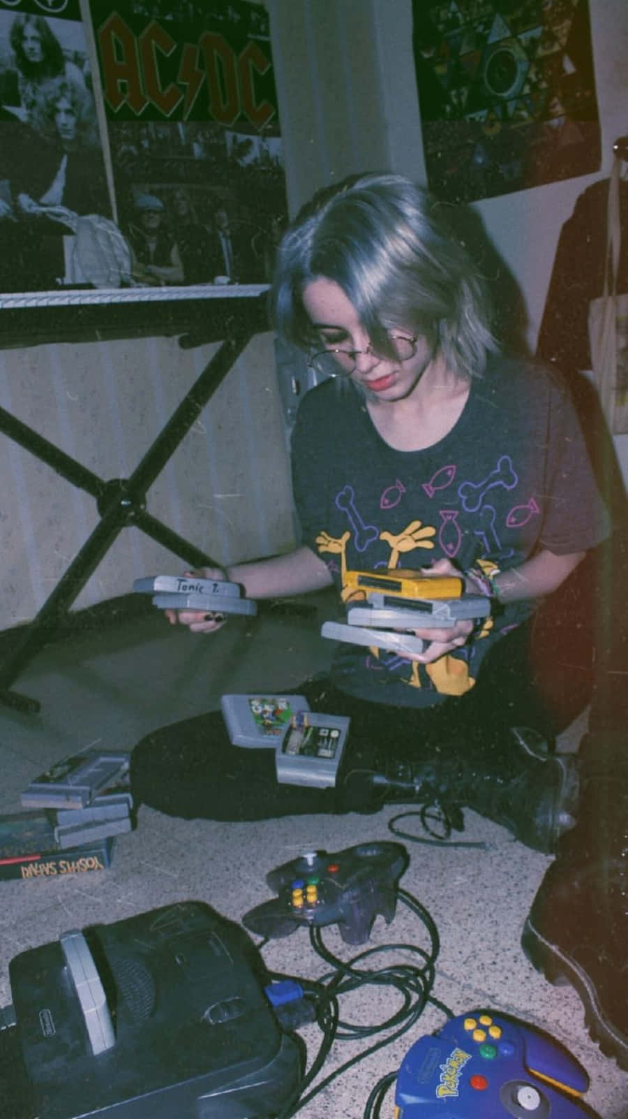 90s grunge aesthetic, silver hair, carpeted floor, HD Phone Wallpaper