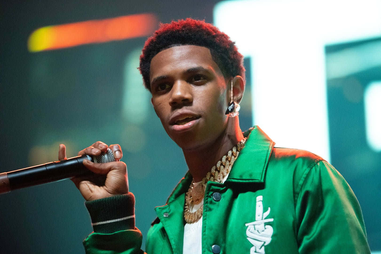 A Boogie Wit Da Hoodie, green satin jacket, microphone, HD Desktop Wallpaper