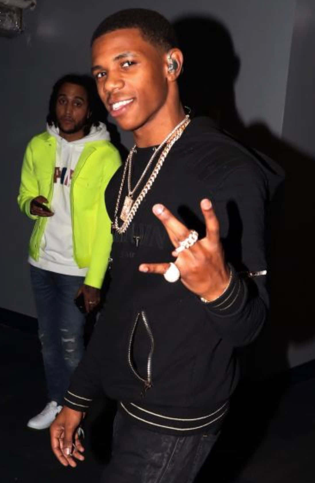 A Boogie Wit Da Hoodie, black hoodie, gold chains, HD Phone Wallpaper