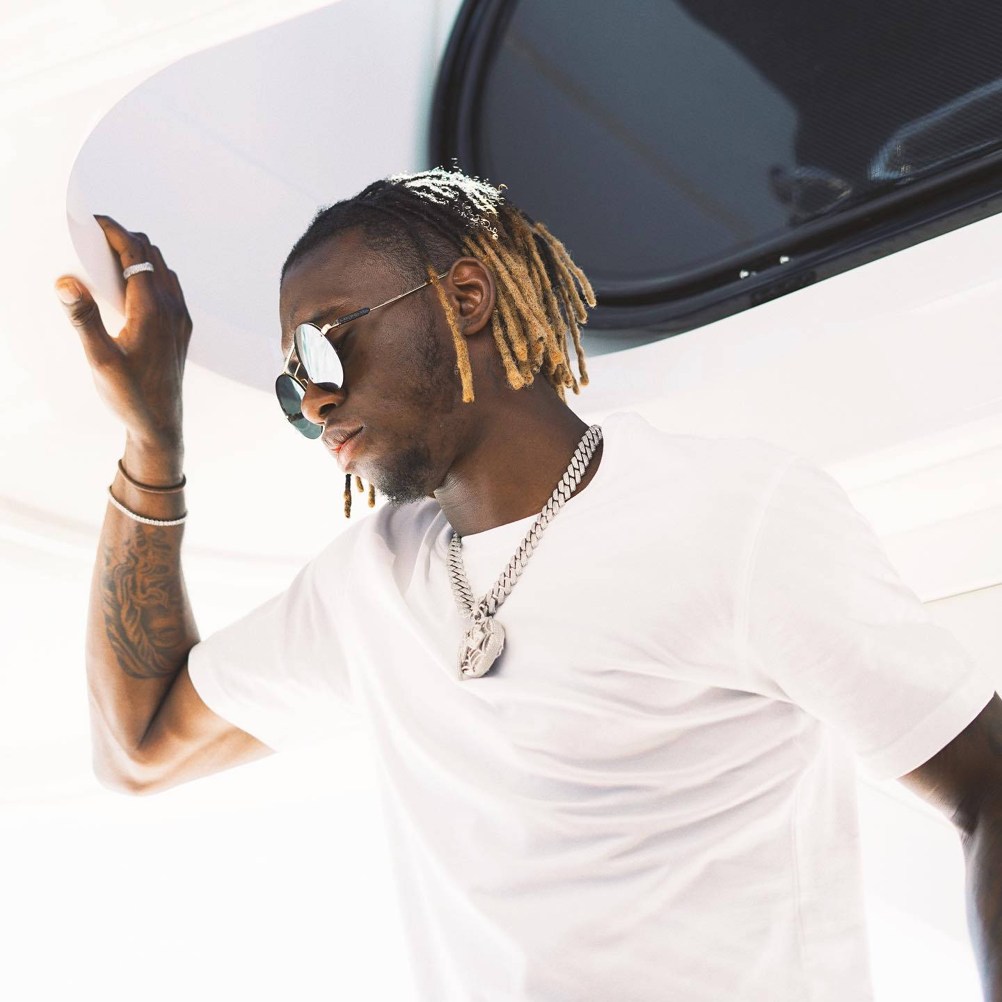 Aaron Wan-Bissaka, white outfit, gold dreadlocks, HD Desktop Wallpaper