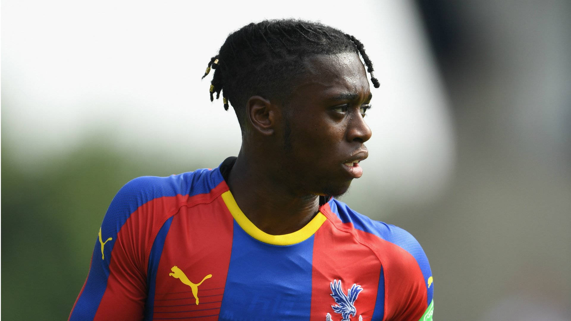 Aaron Wan-bissaka, red and blue striped jersey, yellow accents, Full HD Desktop Wallpaper