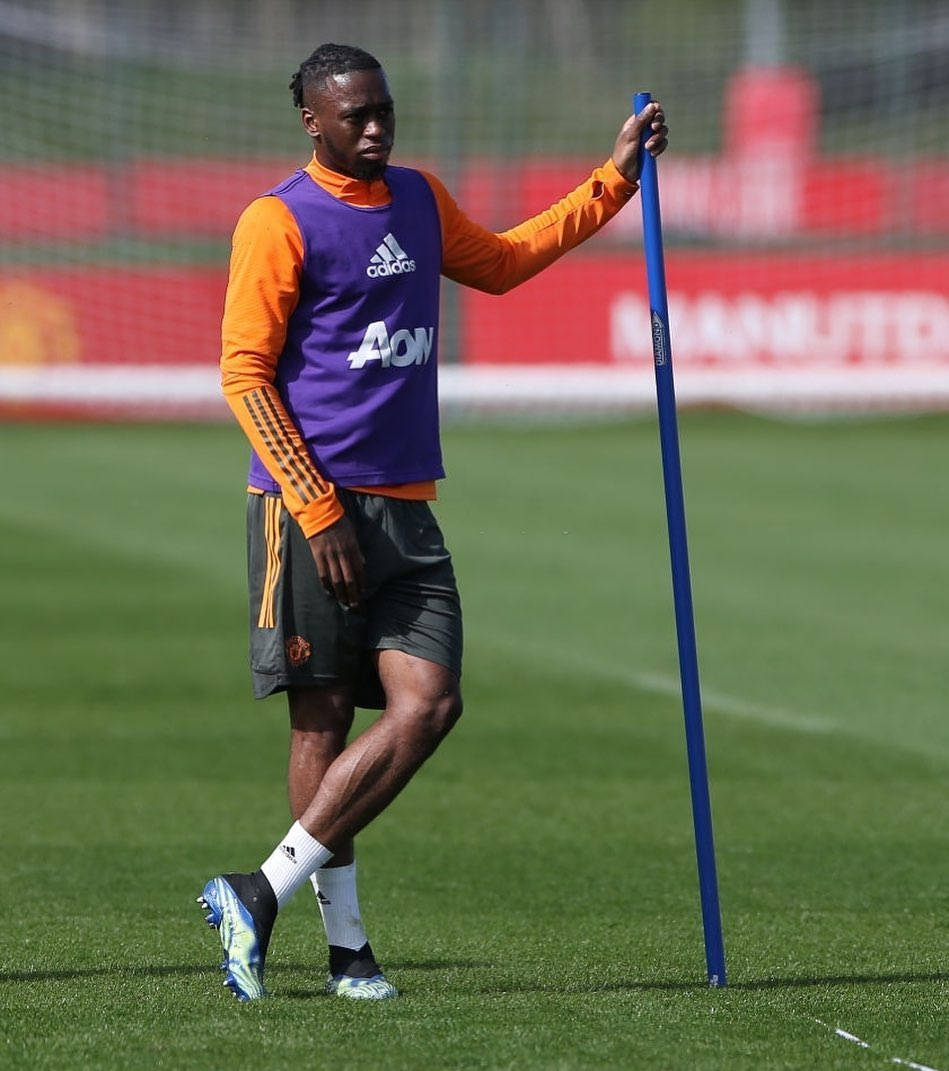 Aaron Wan-Bissaka, purple and orange training gear, green pitch, SD Phone Wallpaper