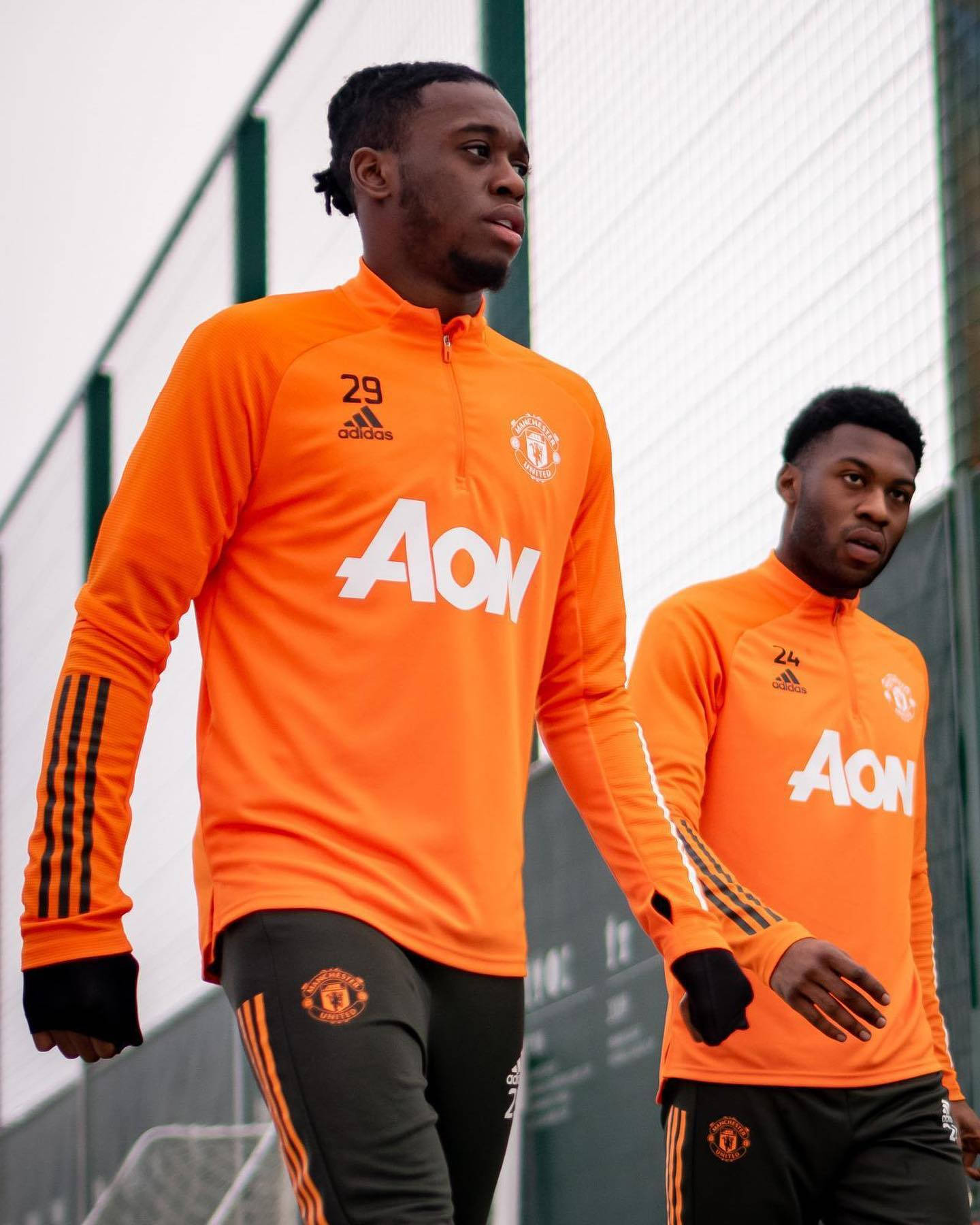 Aaron Wan-Bissaka, orange jersey, football players, HD Phone Wallpaper