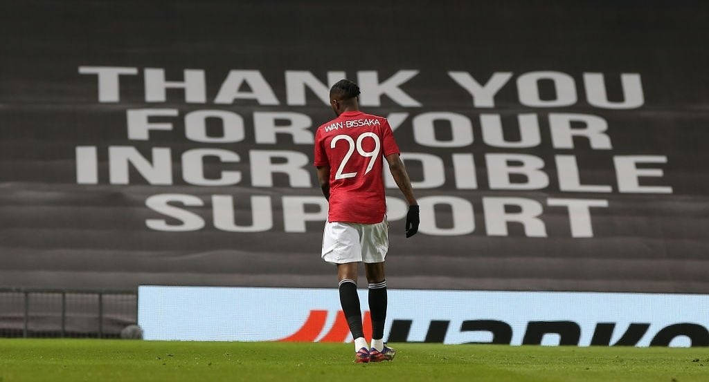 Aaron Wan-Bissaka, 29, red jersey, SD Desktop Wallpaper