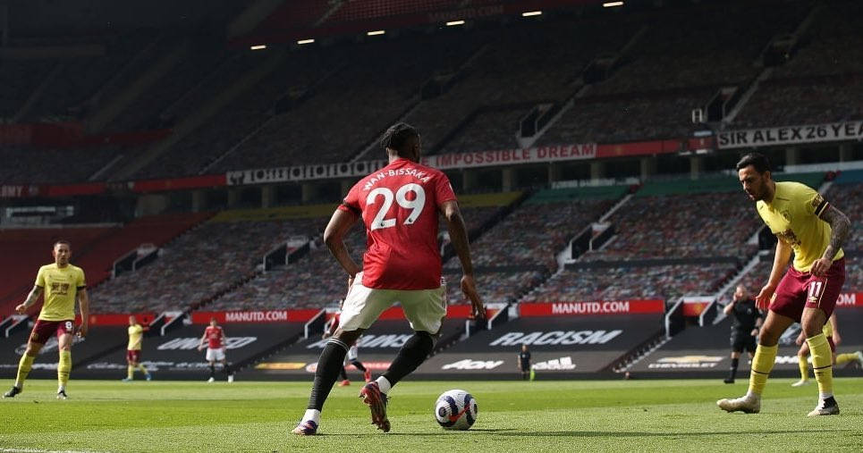 Aaron Wan-Bissaka, red jersey, number 29, SD Desktop Wallpaper