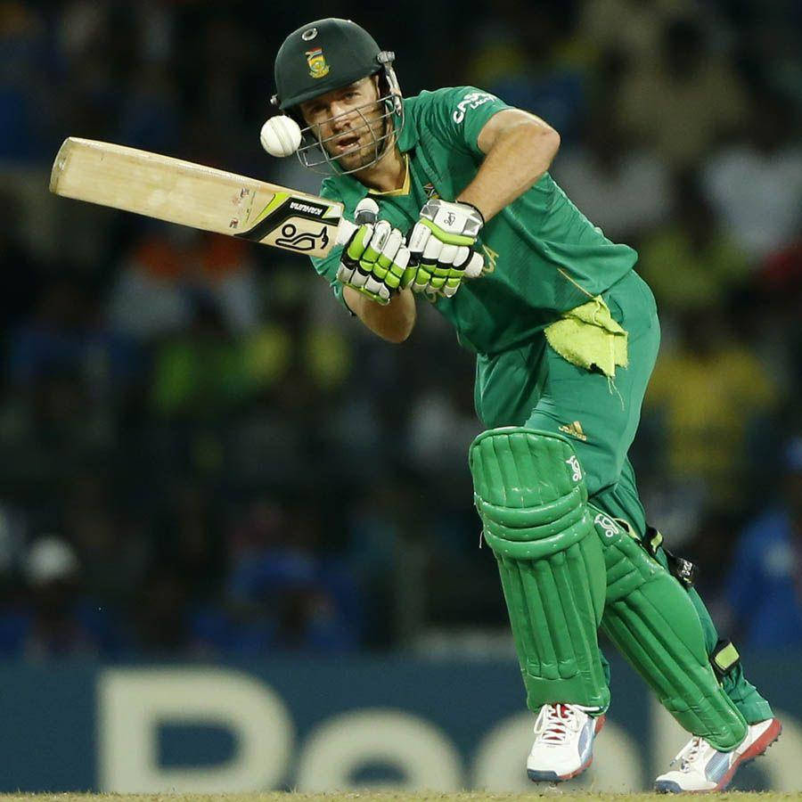 Ab De Villiers, green uniform, white ball, SD Desktop Wallpaper