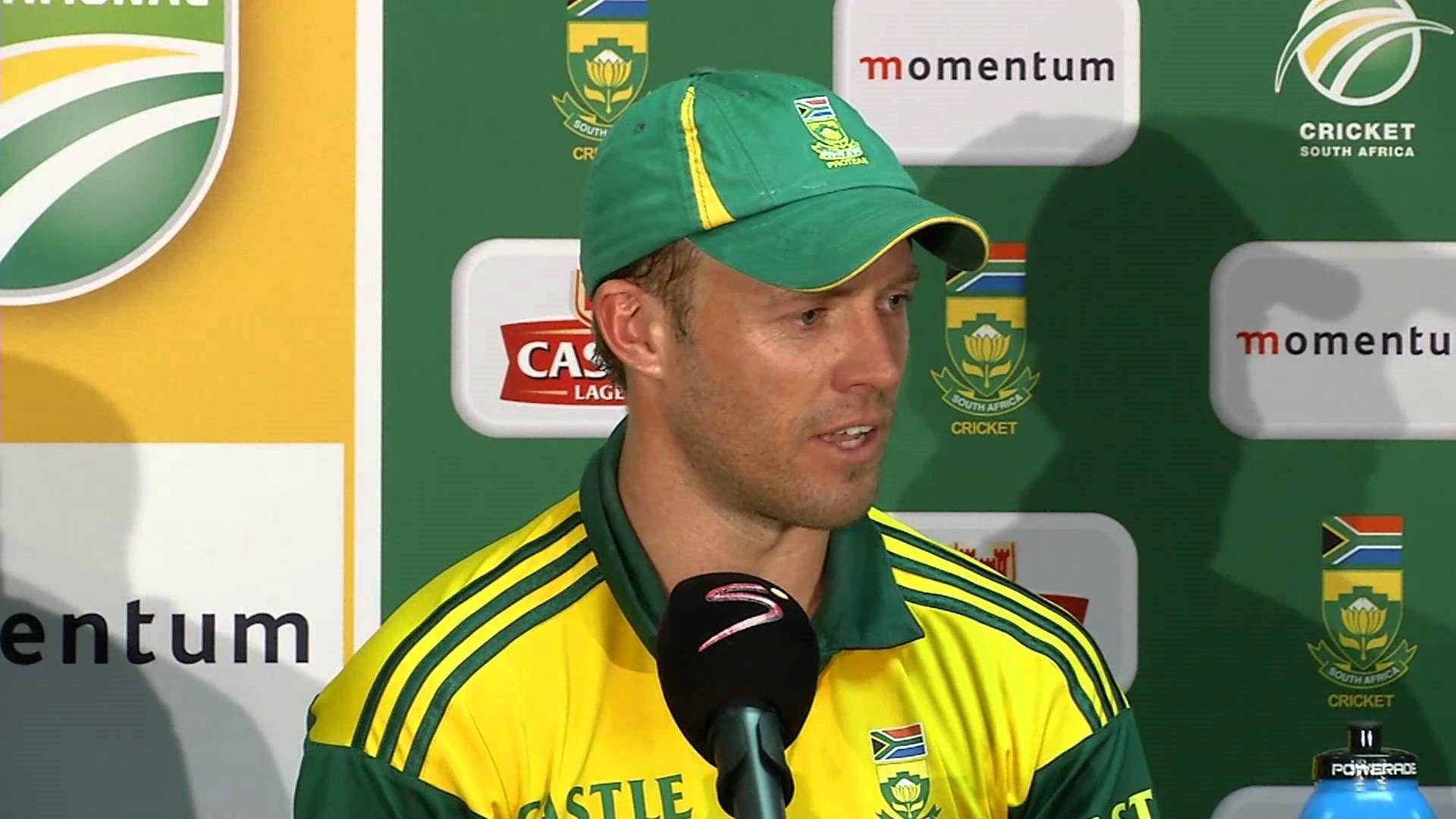 Ab De Villiers, cricket press conference, green and yellow uniform, Full HD Desktop Wallpaper