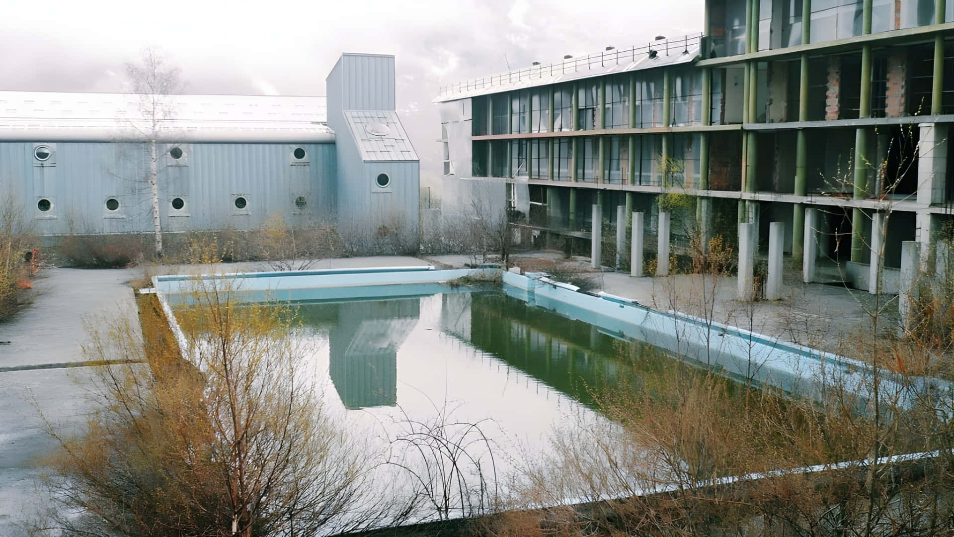 abandoned pool, murky water, decaying modernist building, Full HD Desktop Wallpaper