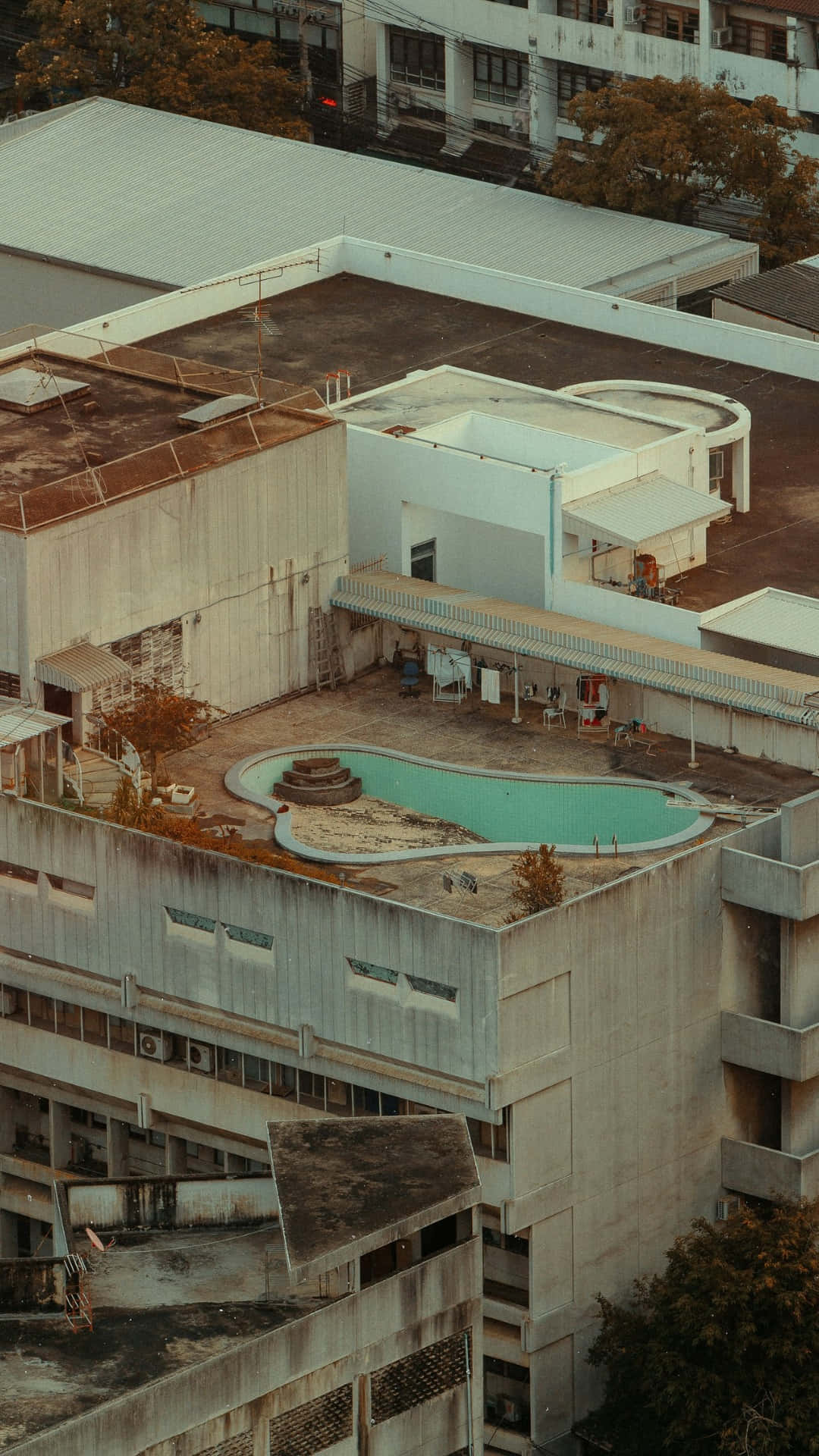 abandoned rooftop pool, rooftop pool, concrete buildings, Full HD Phone Wallpaper