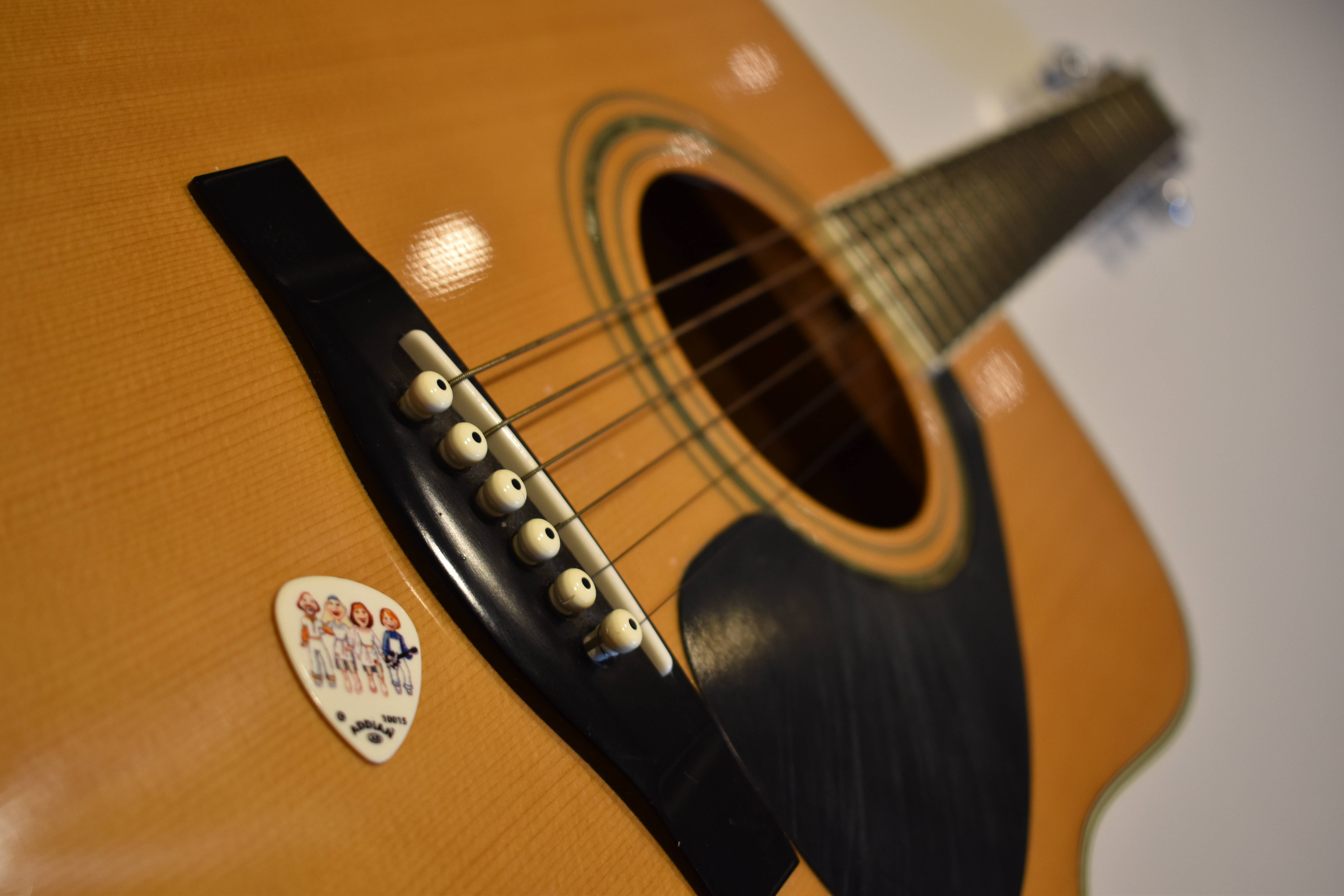 ABBA, acoustic guitar, warm-toned, 5K Desktop Wallpaper