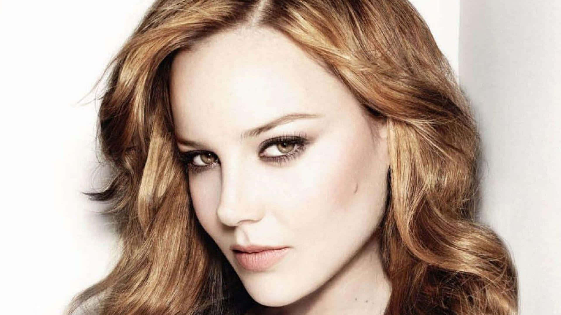 Abbie Cornish, wavy golden-brown hair, smoky eyes, Full HD Desktop Wallpaper