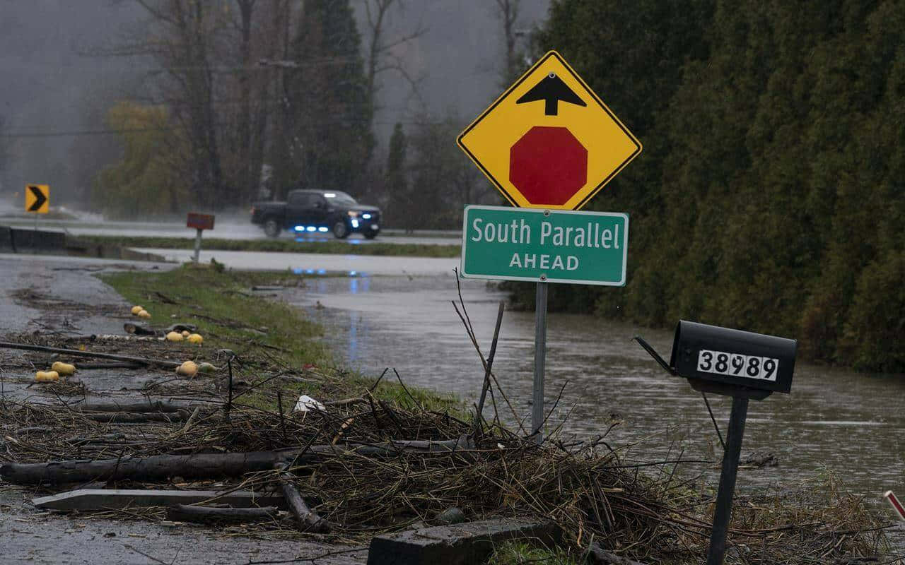 Abbotsford, flooded road, debris, HD Desktop Wallpaper