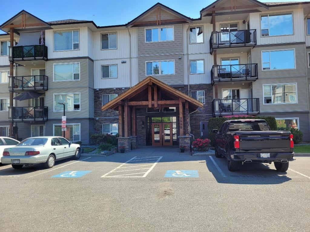 Abbotsford, modern multi-story apartment building, wooden entryway, SD Desktop Wallpaper