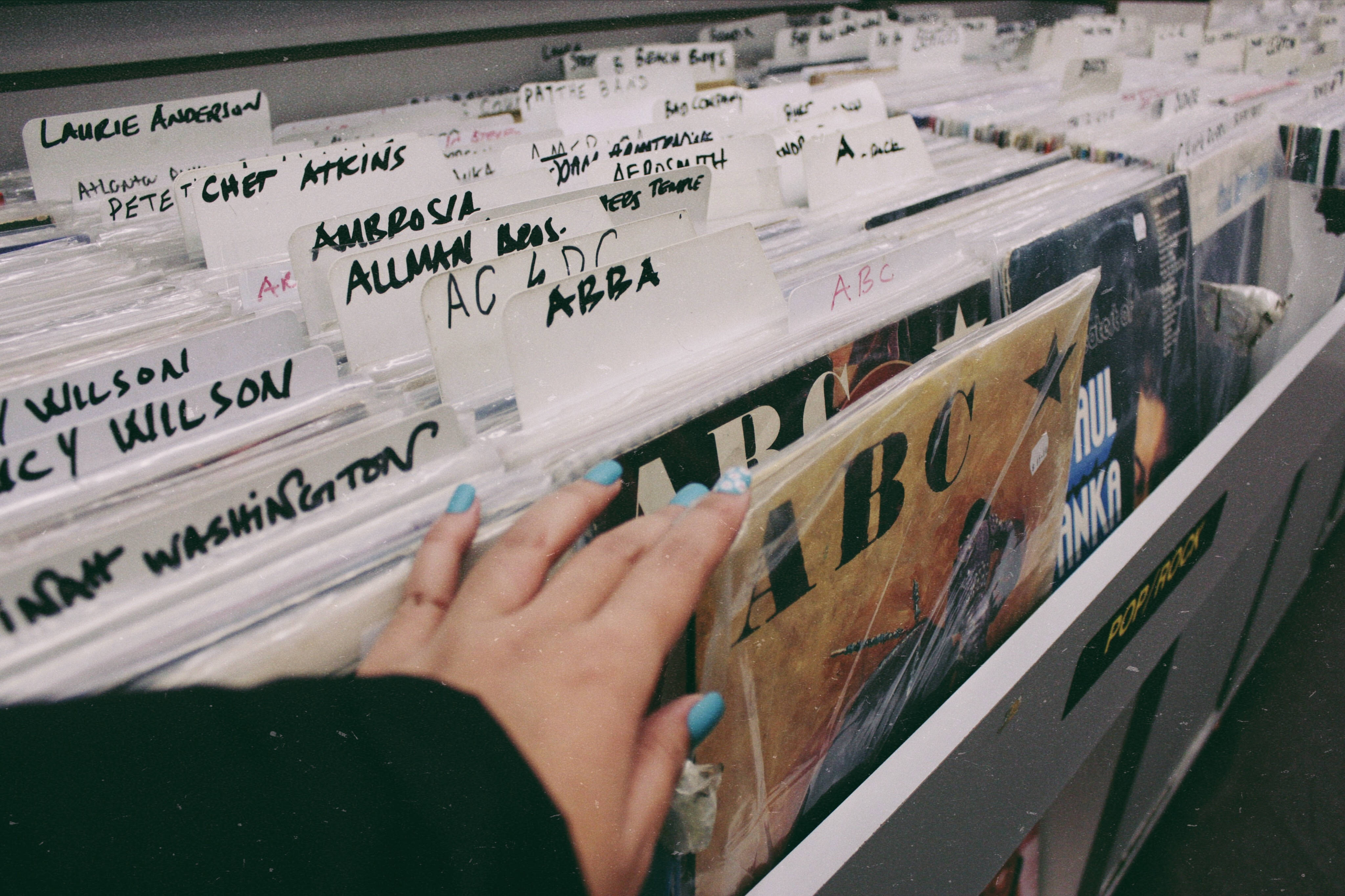 blue nail polish, vinyl record, handwritten-labeled record shelf, 4K Desktop Wallpaper