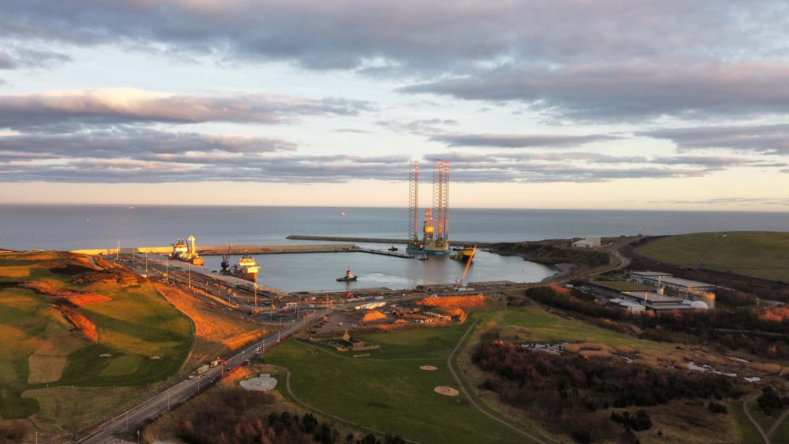 Aberdeen, coastline, industrial port, 2K Desktop Wallpaper