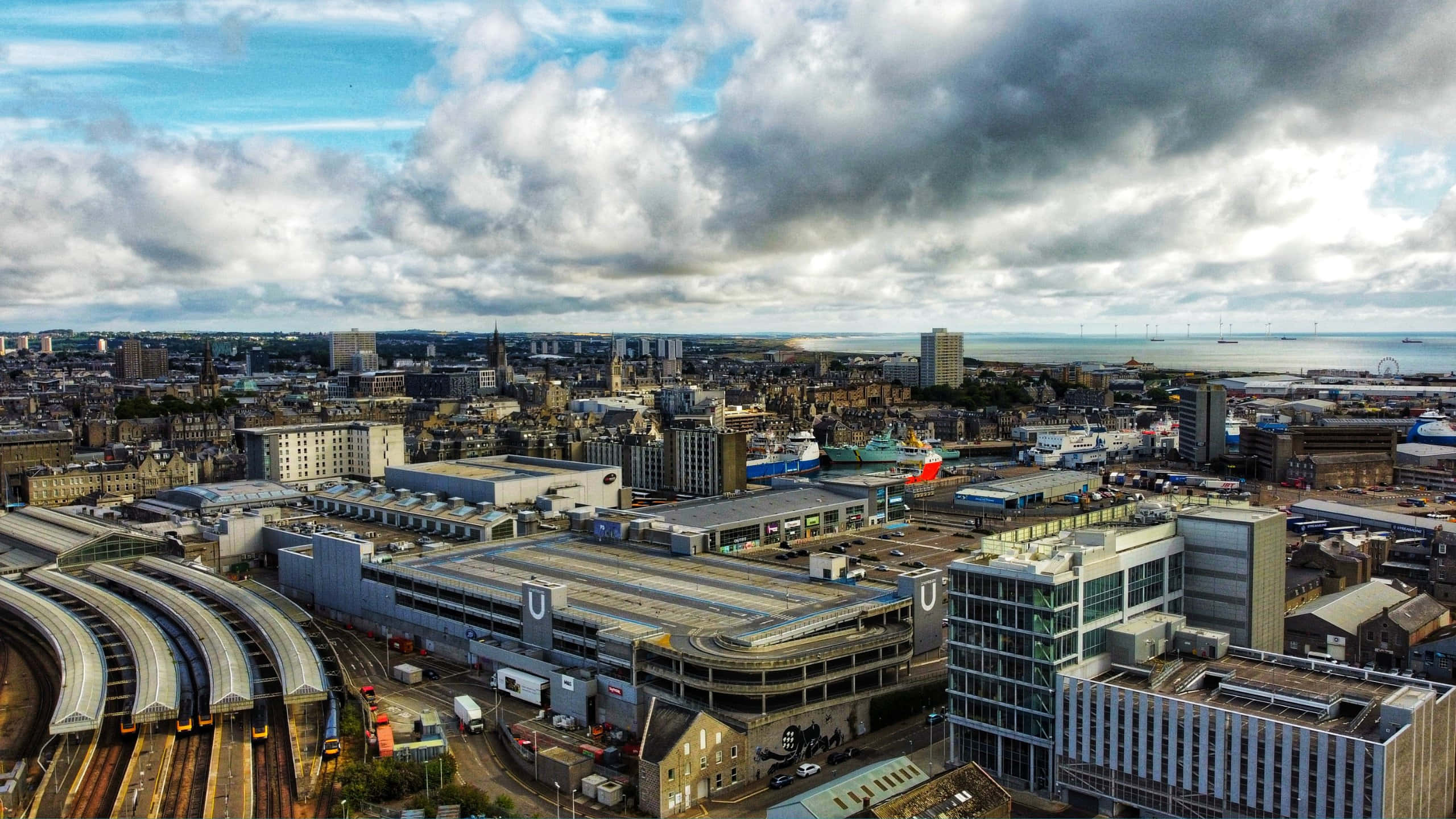 Aberdeen, cityscape, overcast sky, 2K Desktop Wallpaper