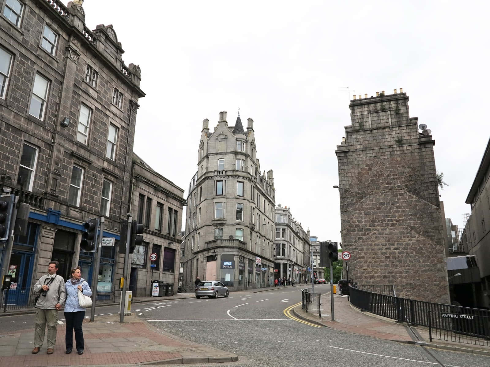 Aberdeen cityscape, historic stone buildings, narrow urban street, HD Desktop Wallpaper