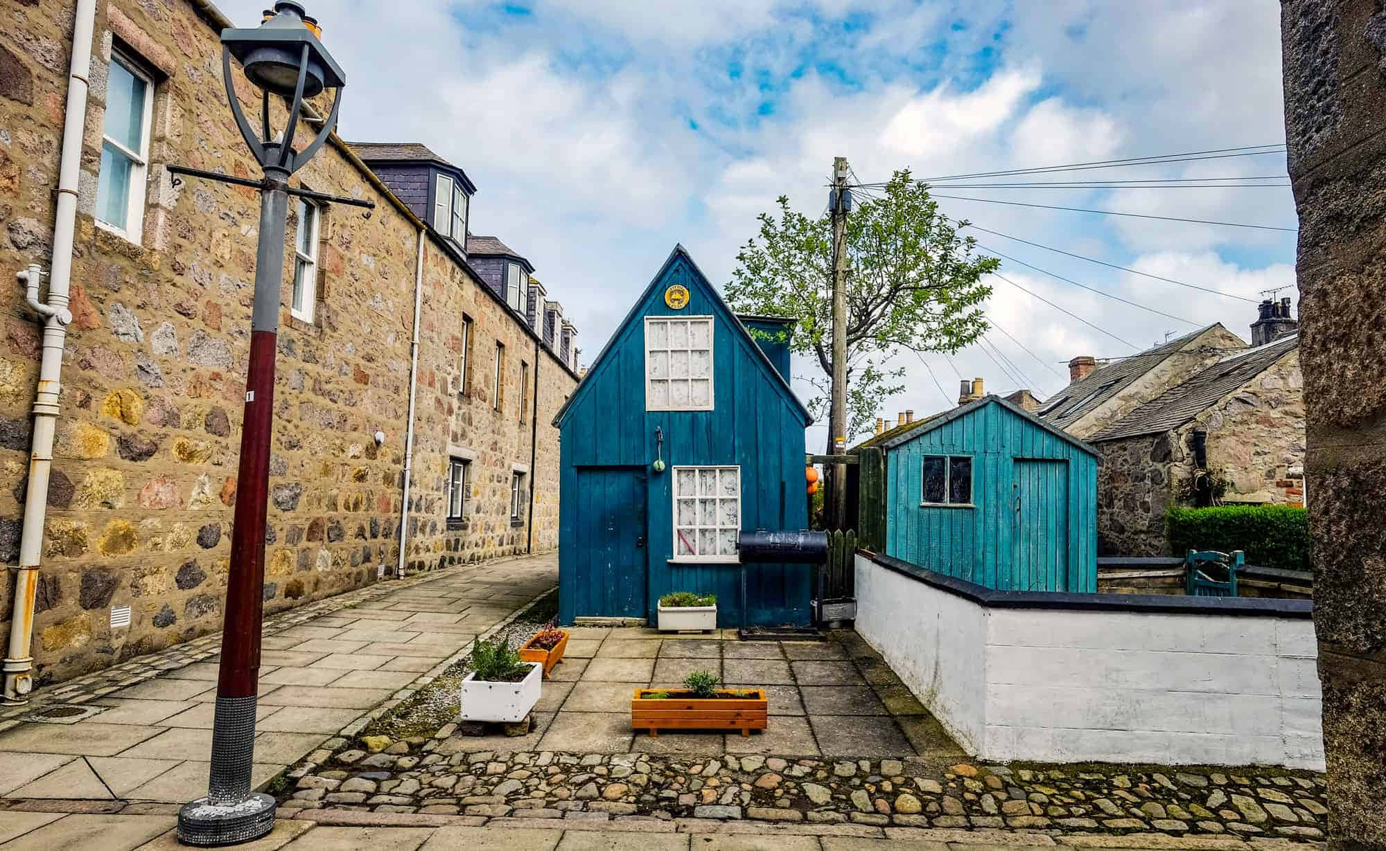 Aberdeen, quaint blue house, cobbled street, Full HD Desktop Wallpaper