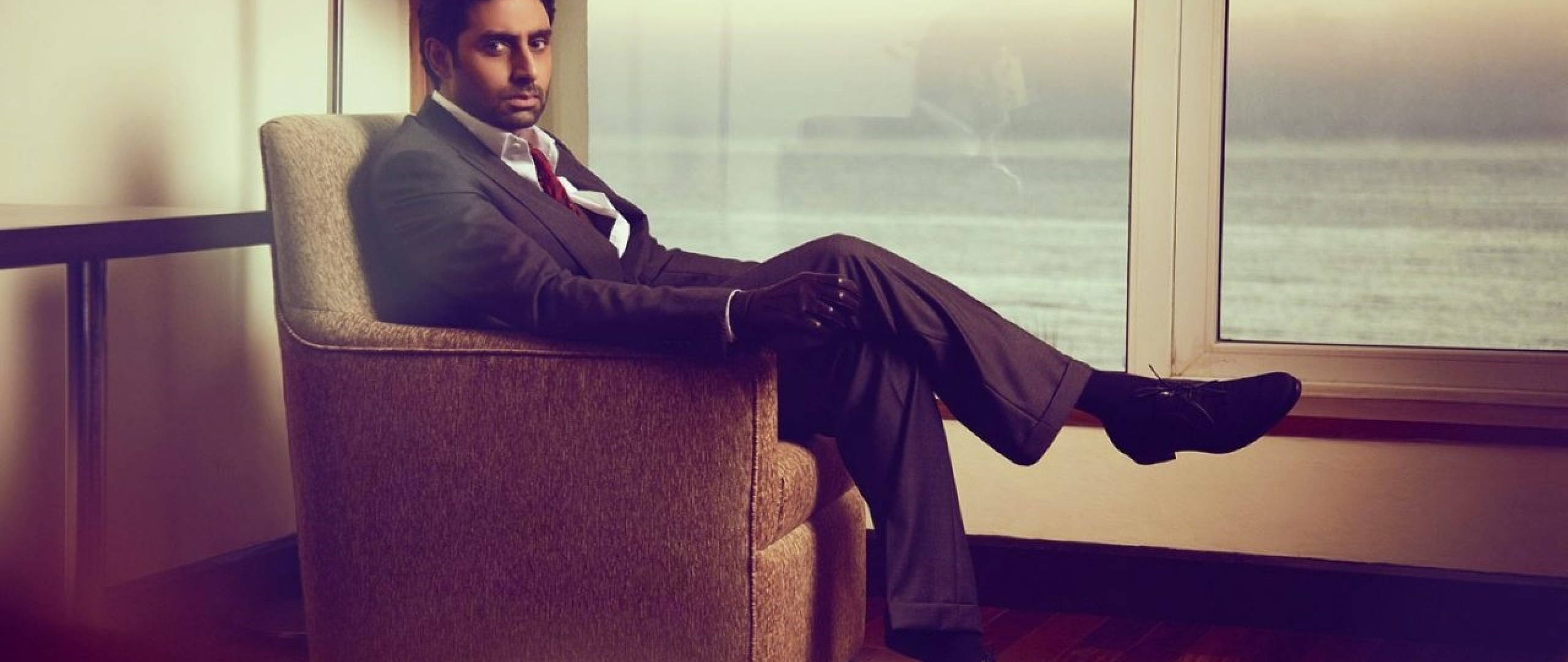 Abhishek Bachchan, sofa, textured armchair, 2K Desktop Wallpaper