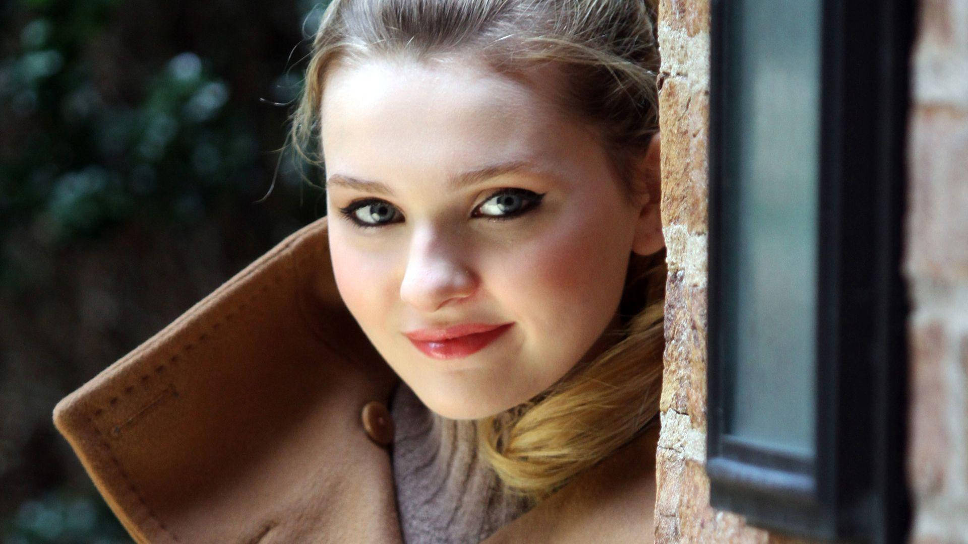 Abigail Breslin, blonde hair, brown coat, Full HD Desktop Wallpaper