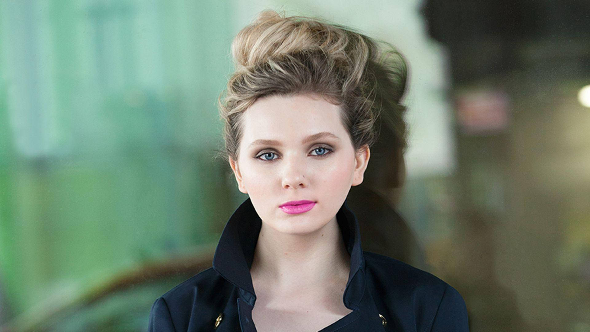 Abigail Breslin, blonde hair, messy bun, Full HD Desktop Wallpaper