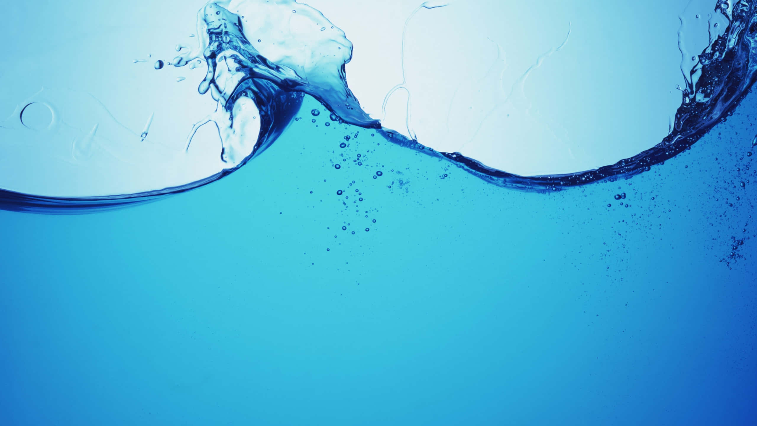 abstract blue water splash, clear blue water, gradient blue background, 2K Desktop Wallpaper