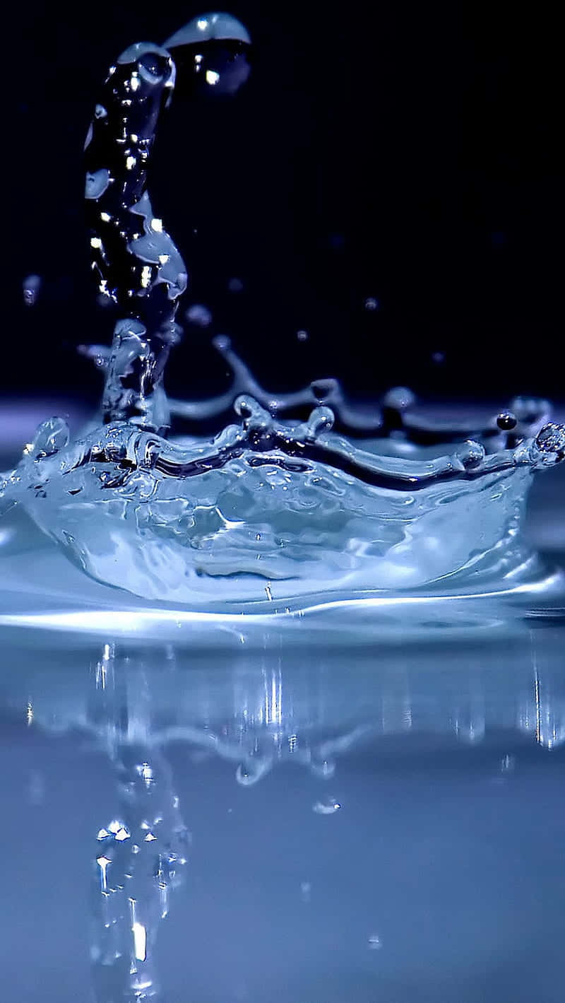 dynamic water splash crown, clear water, deep black background, HD Phone Wallpaper