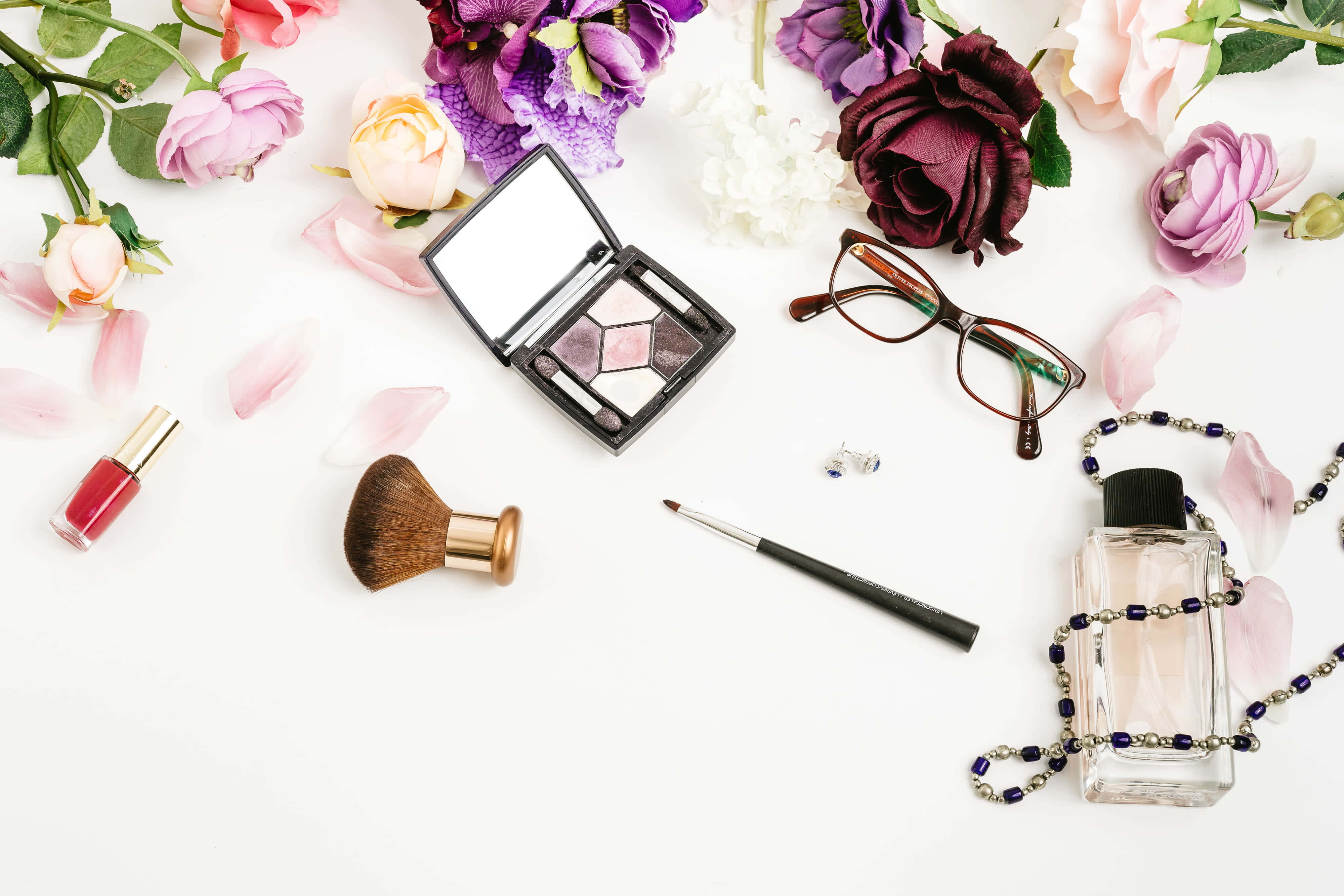 accessory, white background, makeup items, 4K Desktop Wallpaper