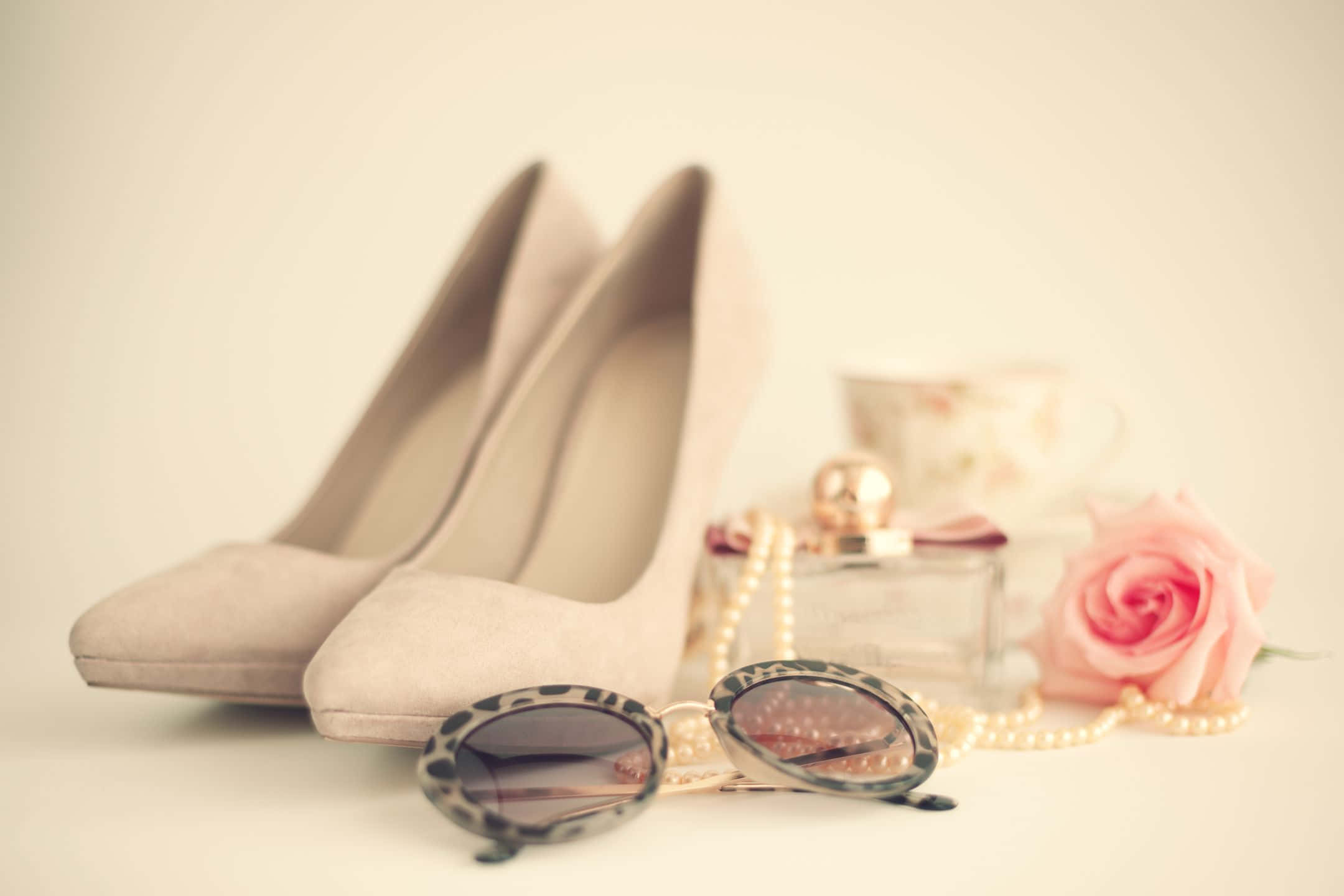 beige heels, sunglasses, perfume, Full HD Desktop Wallpaper