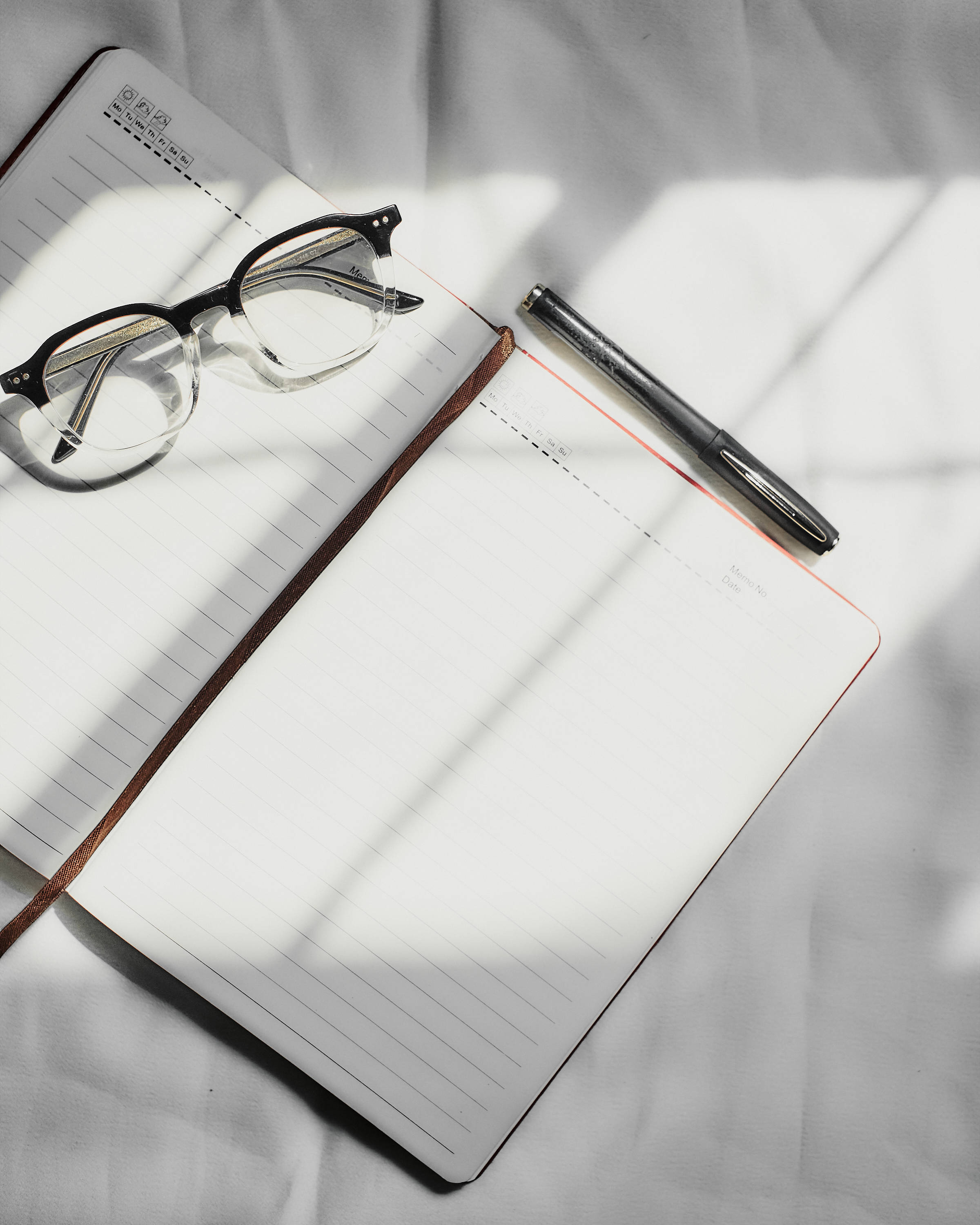 Accounting, notebook, pen, 2K Phone Wallpaper