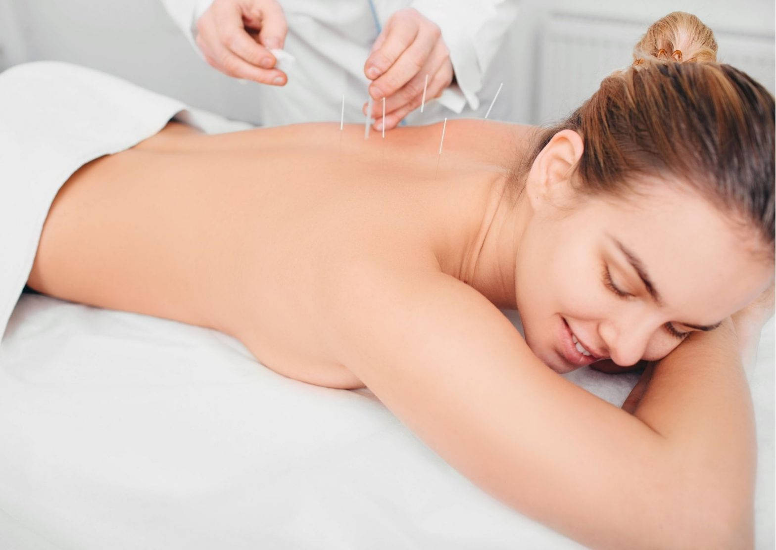 acupuncturist, thin needles, back, HD Desktop Wallpaper