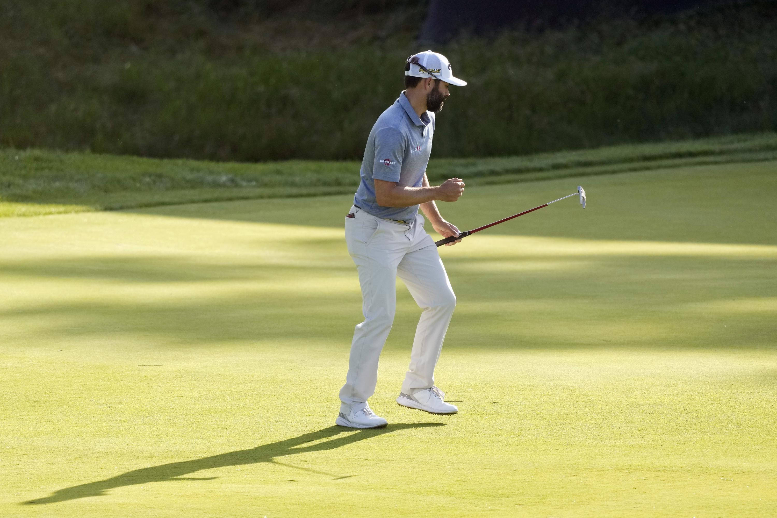 Adam Hadwin, putter, sunlit green golf course, 2K Desktop Wallpaper