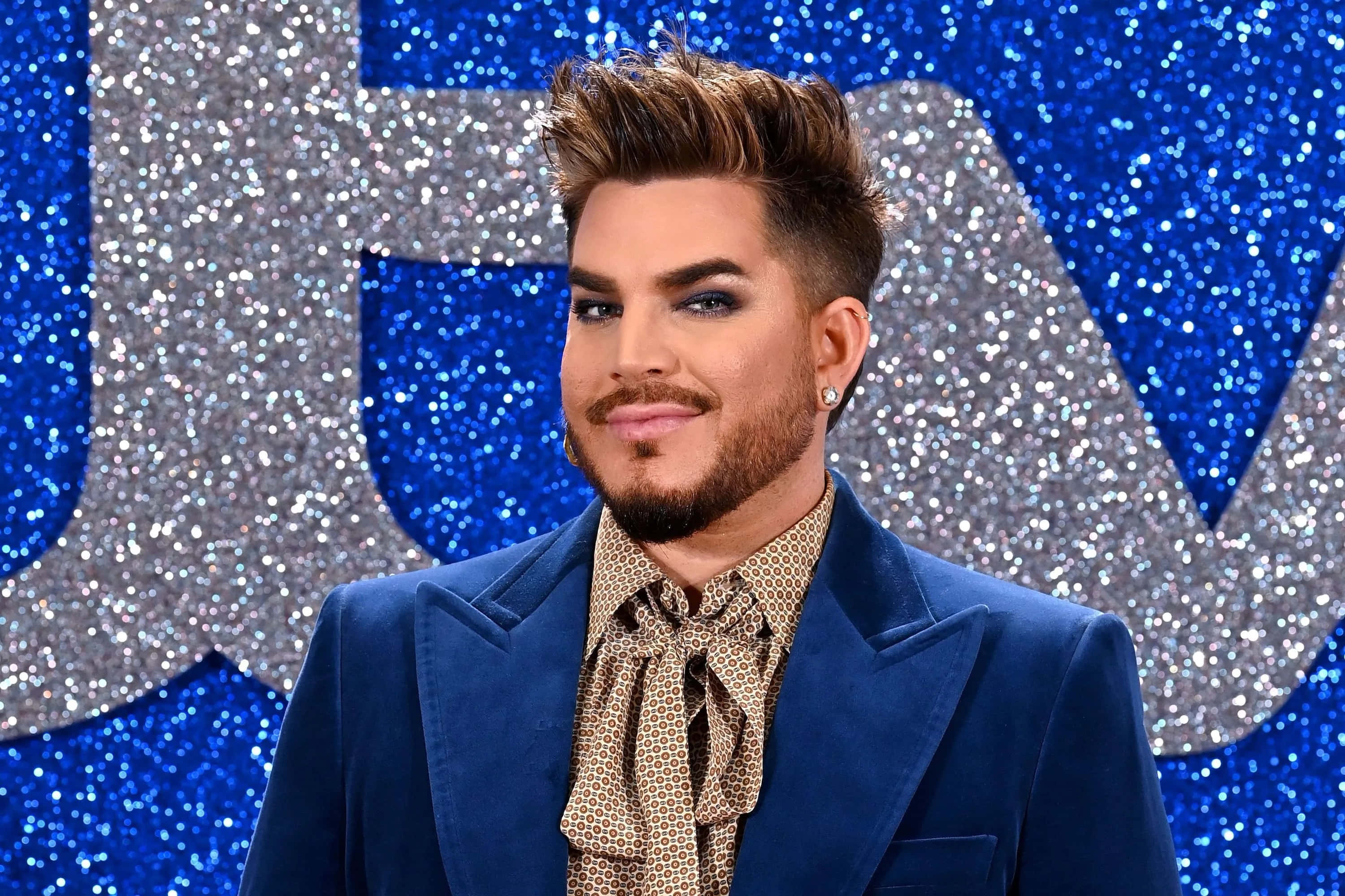 adam lambert, blue velvet suit, glittering blue and silver backdrop, 2K Desktop Wallpaper