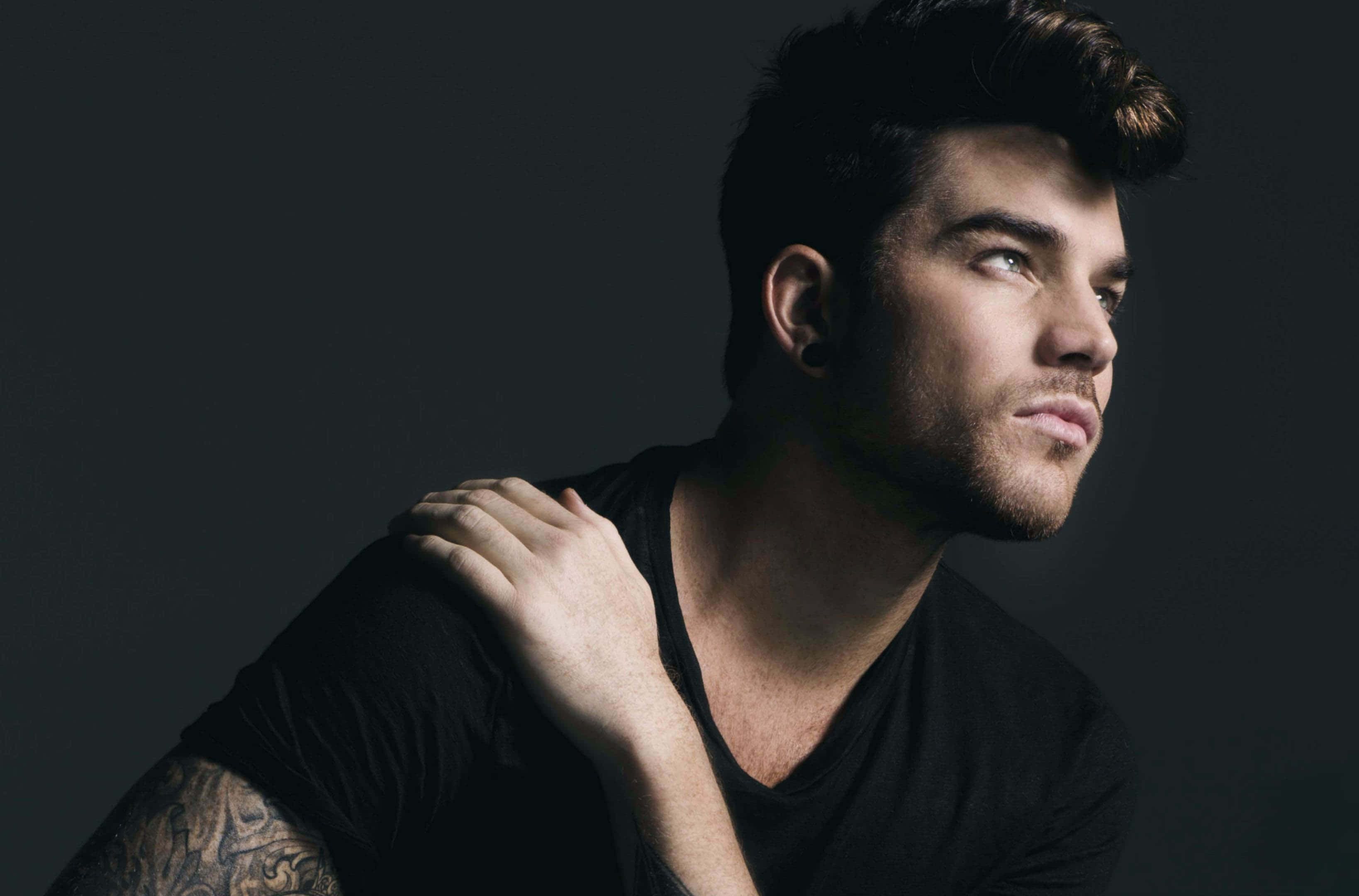 Adam Lambert, tattoos, dark hair, 2K Desktop Wallpaper