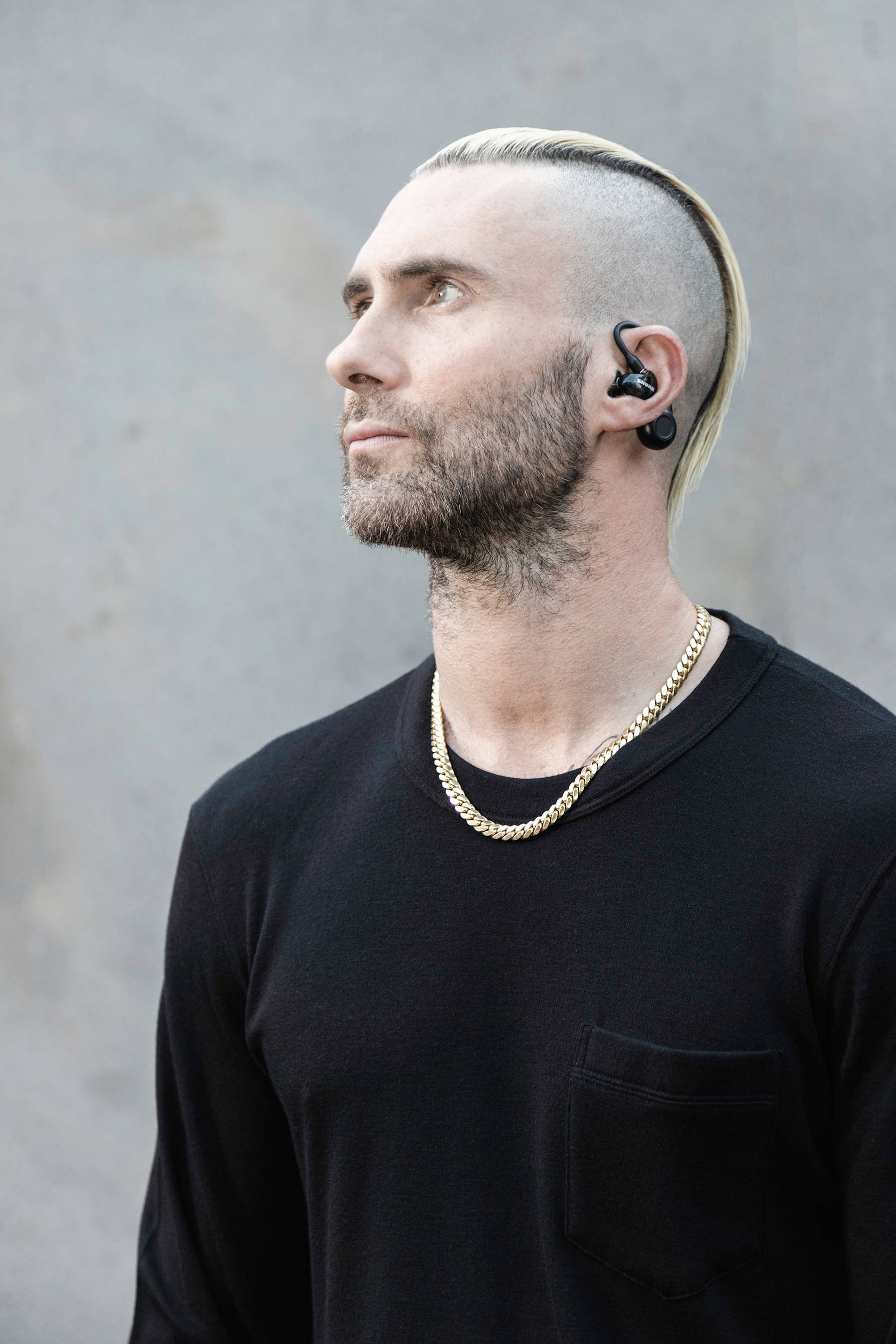Adam Levine, sliced back mohawk, black earbuds, 2K Phone Wallpaper