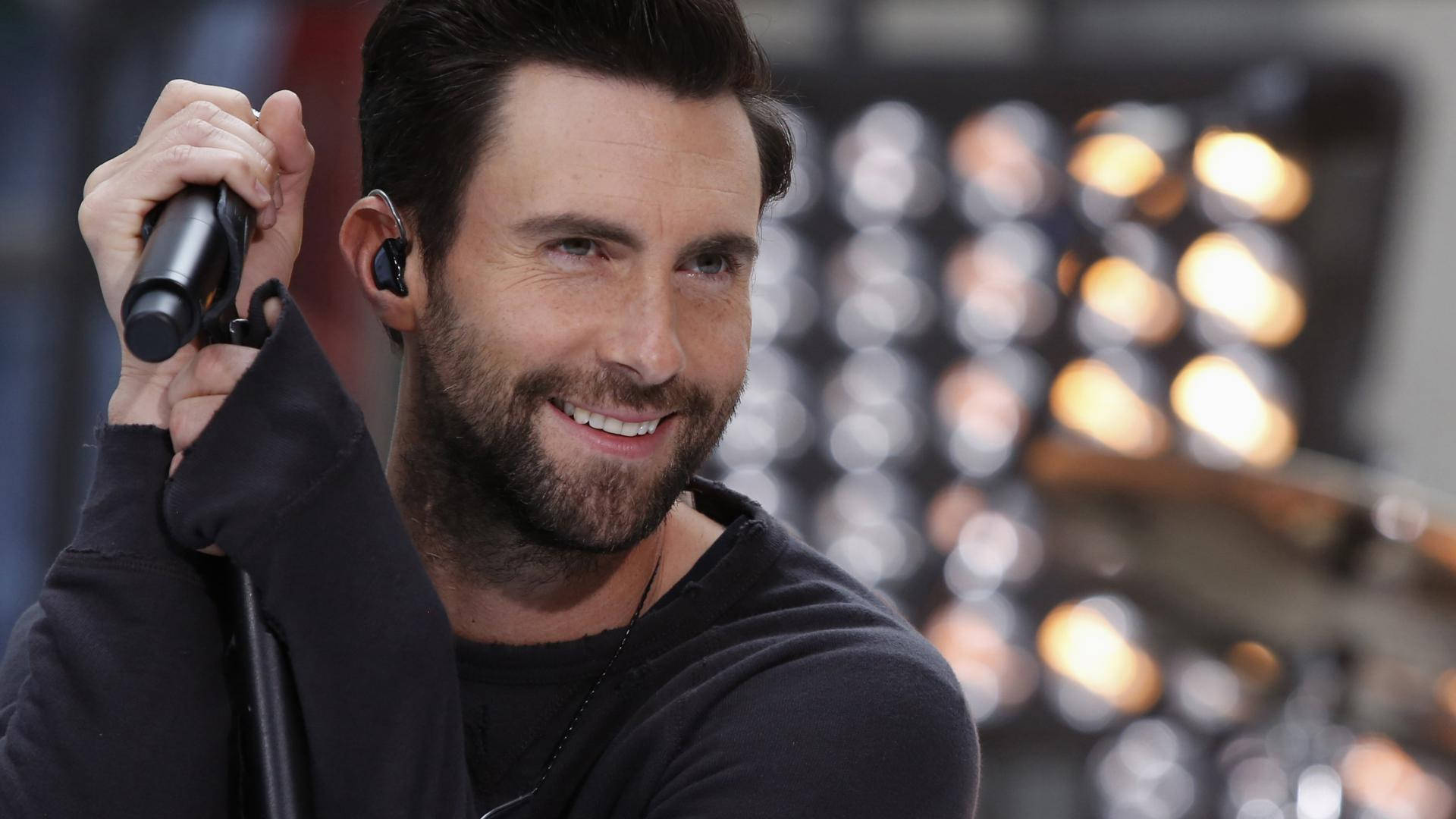 Adam Levine, microphone, earpiece, Full HD Desktop Wallpaper