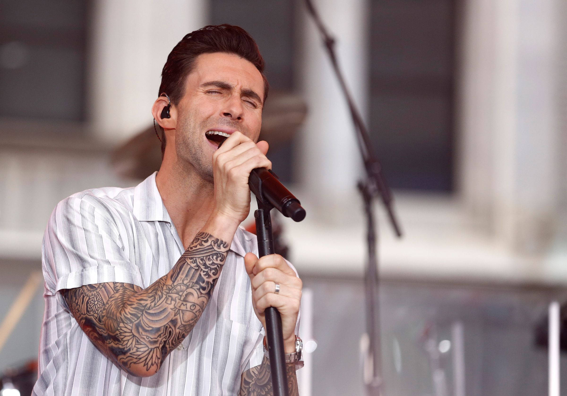 Adam Levine, microphone, bright stage, Full HD Desktop Wallpaper