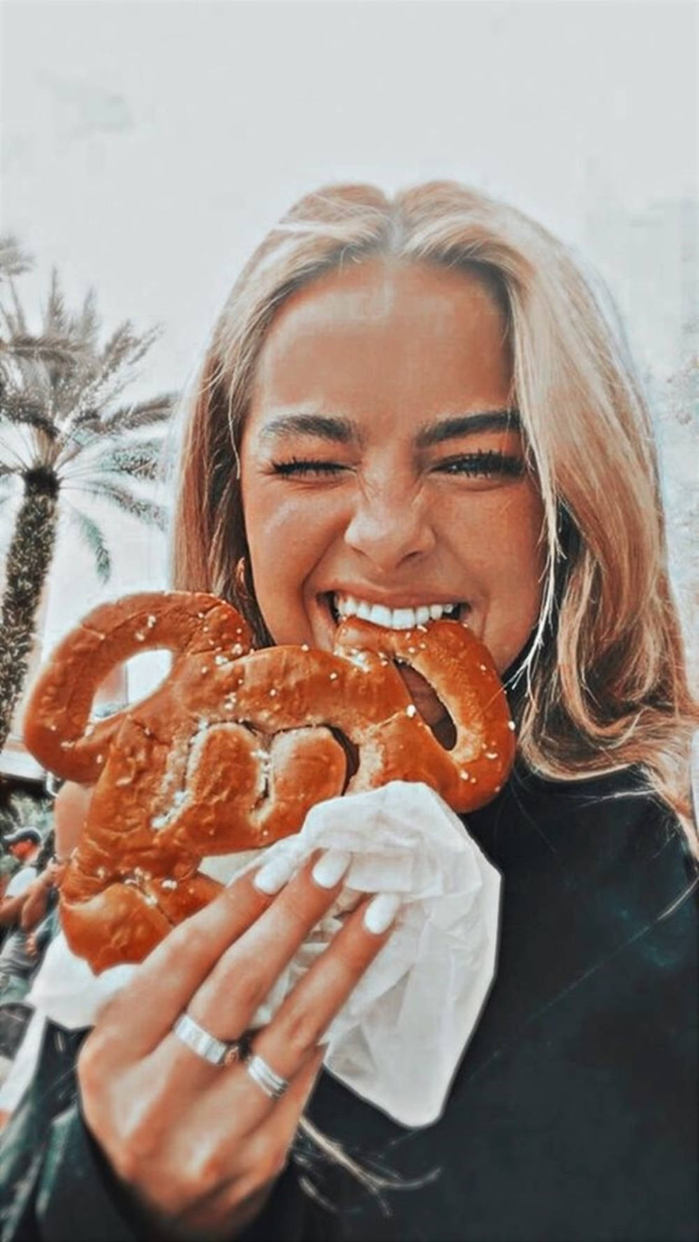 Addison Rae, PFP, pretzel, HD Phone Wallpaper