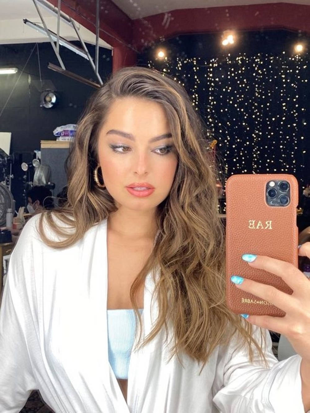 Addison Rae, mirror selfie, brown phone case, HD Phone Wallpaper