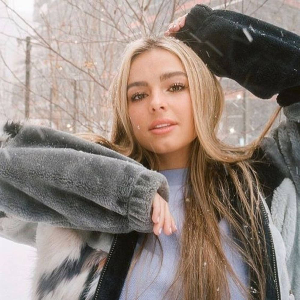 Addison Rae, snow, grey fleece jacket, SD Desktop Wallpaper