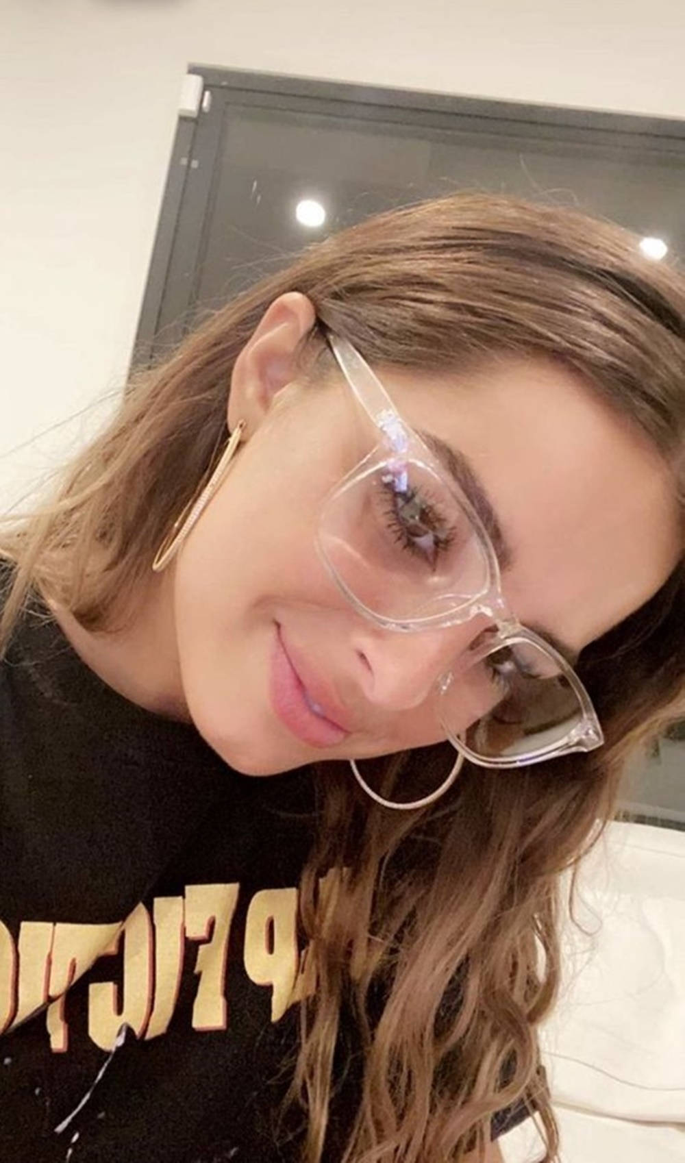Addison Rae, clear-framed glasses, gold hoop earrings, HD Phone Wallpaper