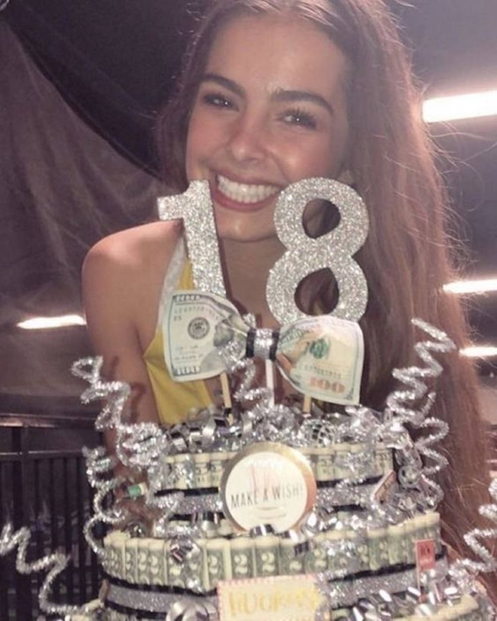 Addison Rae, 18th birthday, glittery cake, SD Phone Wallpaper