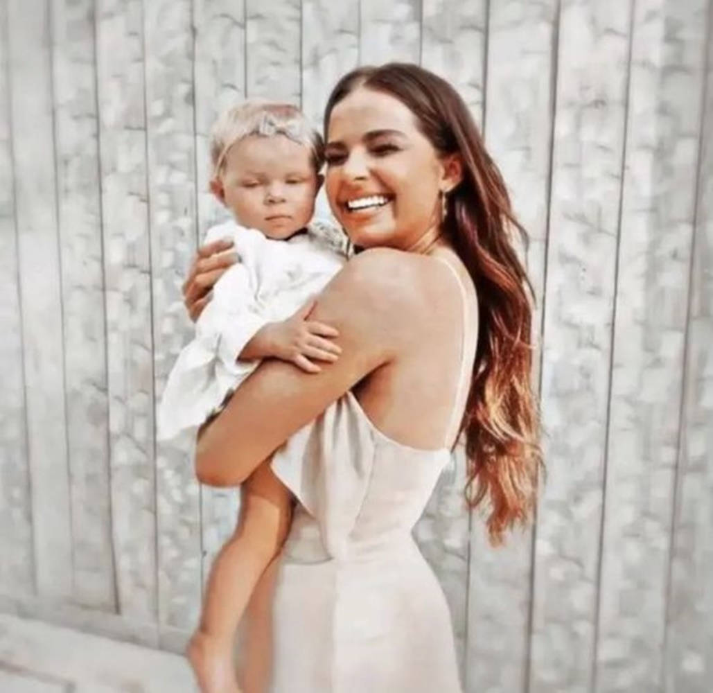 Addison Rae, white dress, baby, SD Desktop Wallpaper