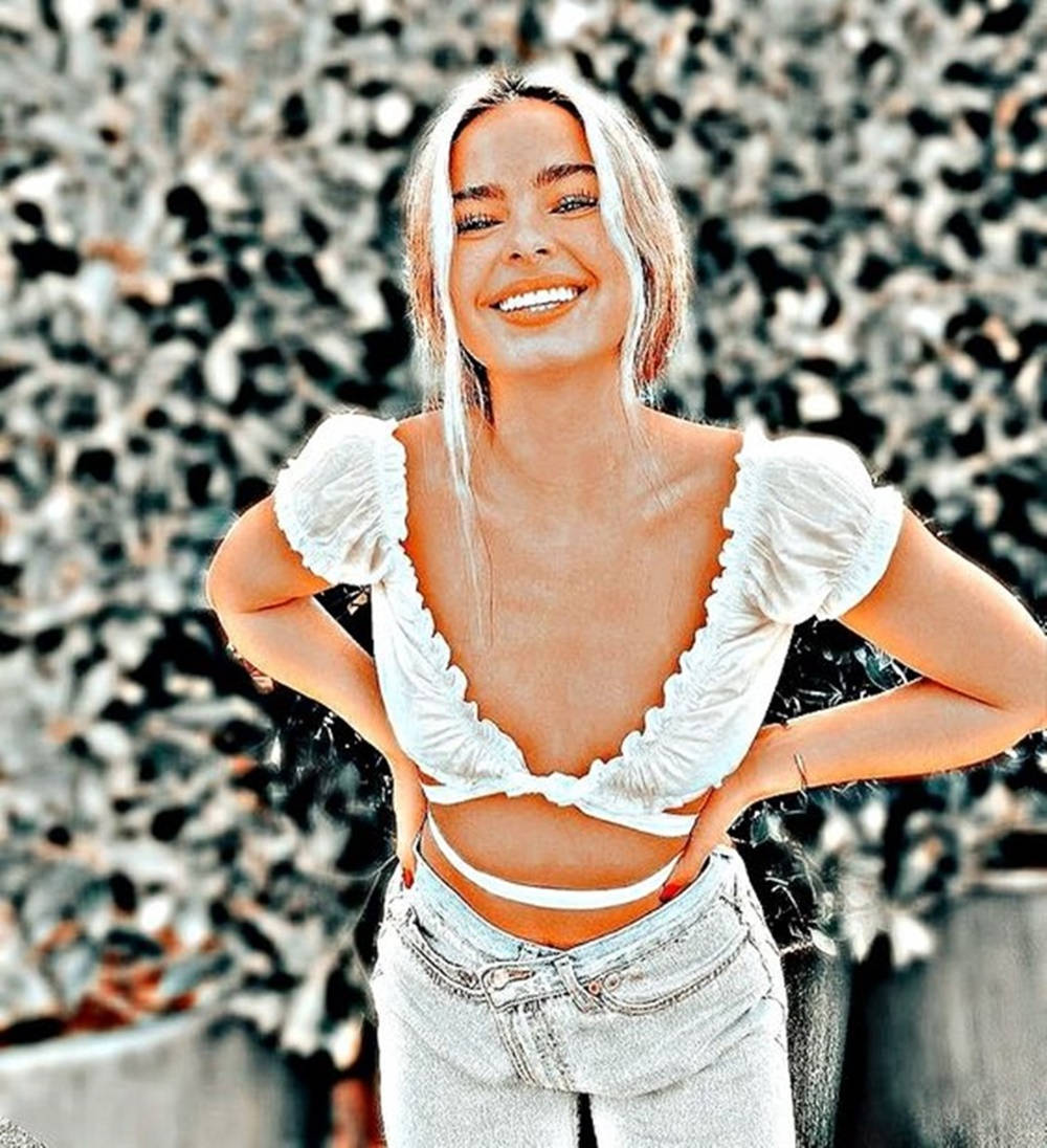 Addison Rae, crop blouse, white ruffled crop top, SD Phone Wallpaper