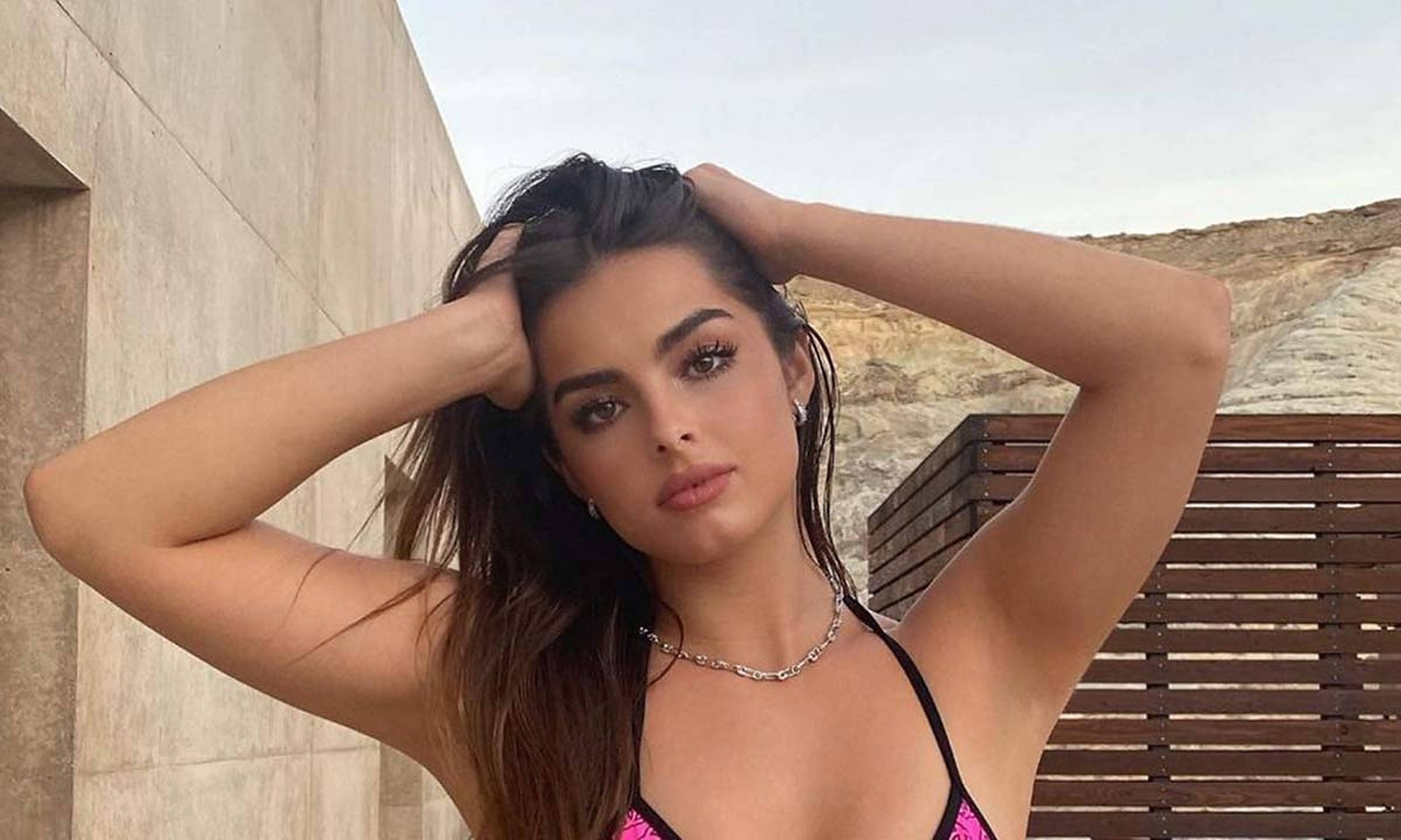 Addison Rae, fuchsia pink bikini, modern concrete wall, Full HD Desktop Wallpaper