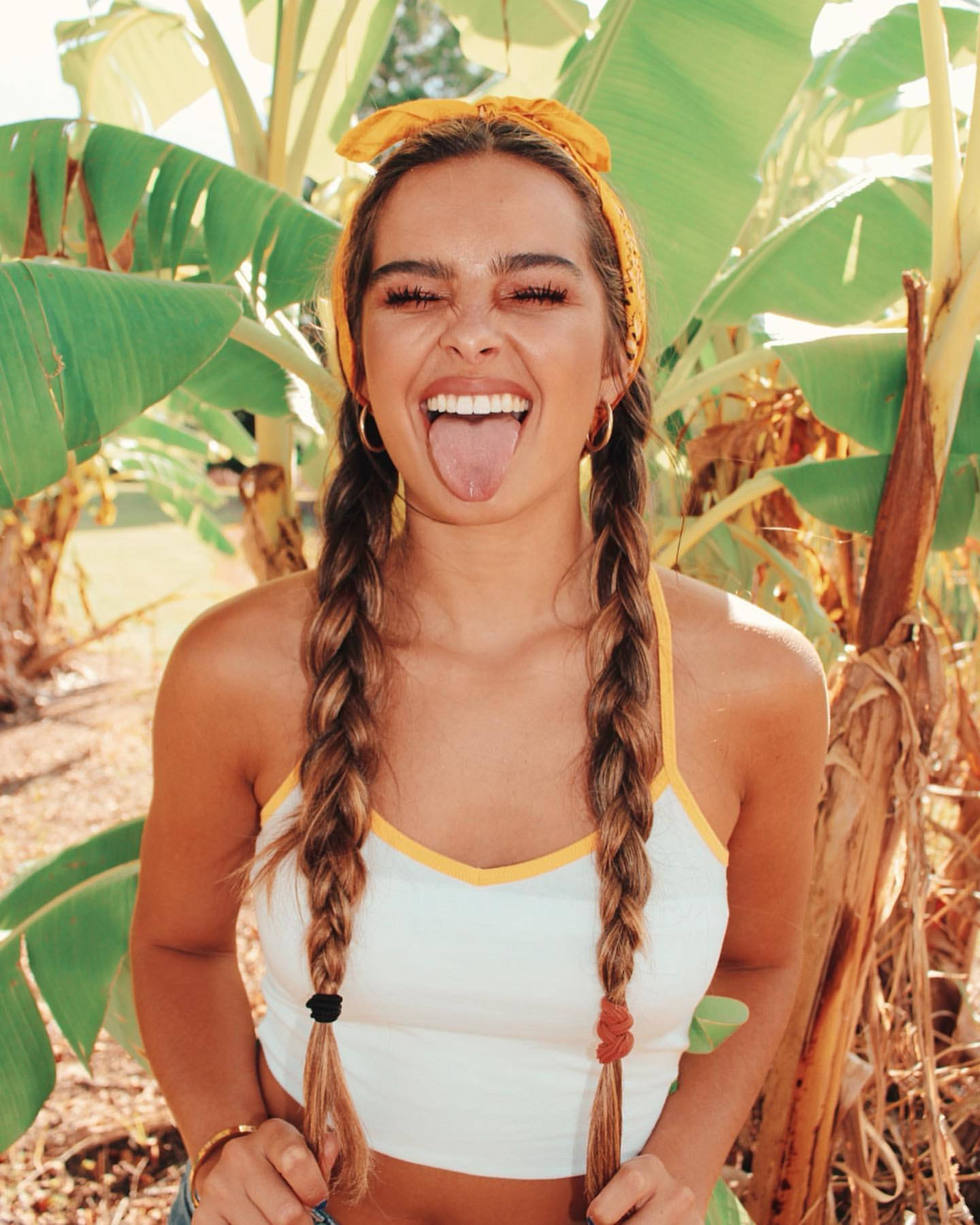 Addison Rae, yellow headband, banana leaves, HD Phone Wallpaper