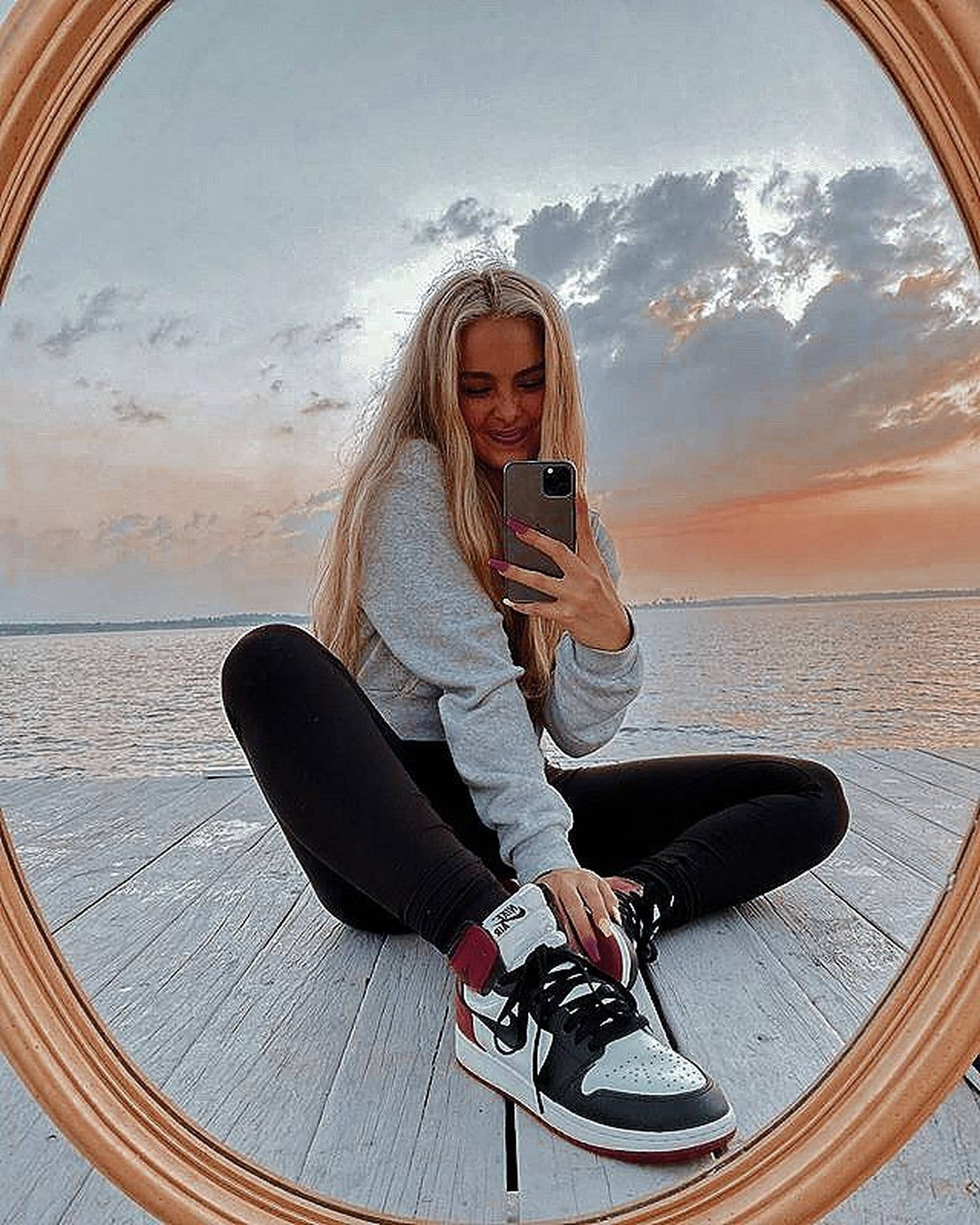 Addison Rae, mirror selfie, sunset, Full HD Phone Wallpaper