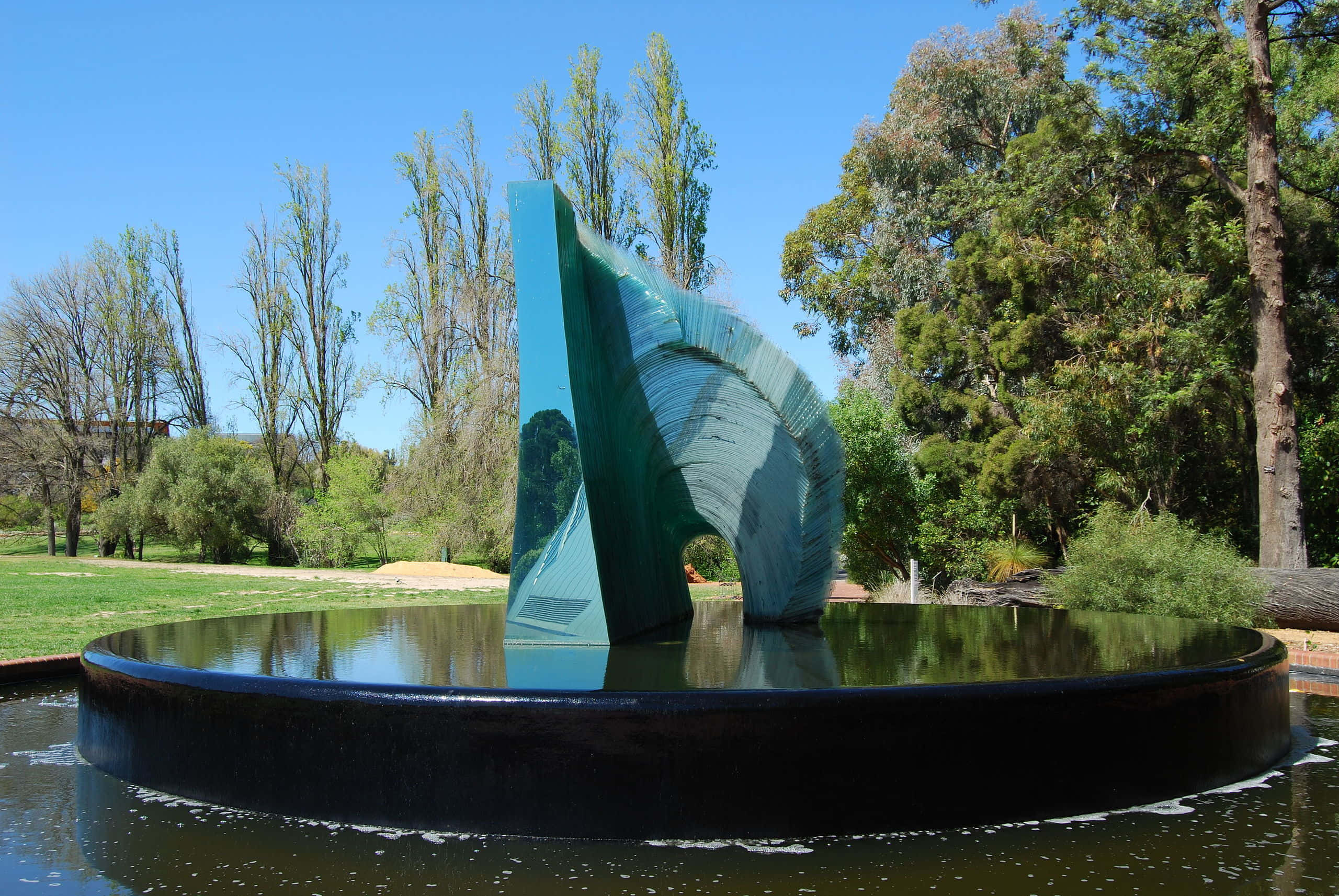 Adelaide Botanic Garden, teal glass sculpture, circular water feature, 2K Desktop Wallpaper
