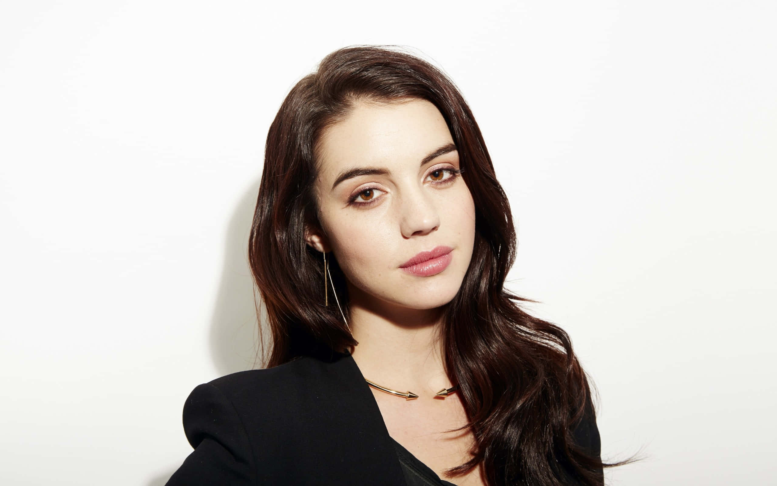 Adelaide Kane, black blazer, long dark hair, 2K Desktop Wallpaper
