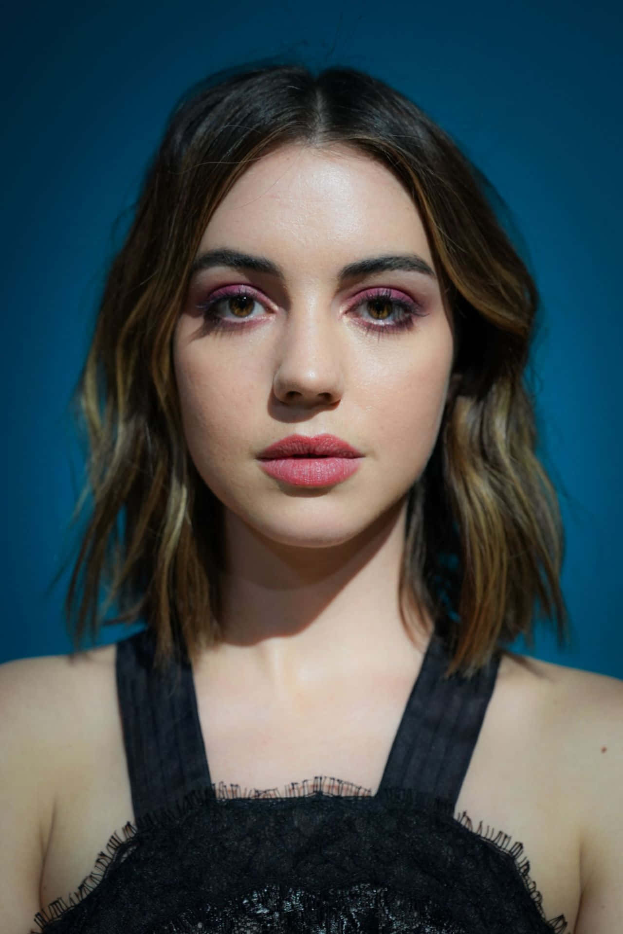 Adelaide Kane, wavy brown hair, bold pink eye makeup, Full HD Phone Wallpaper